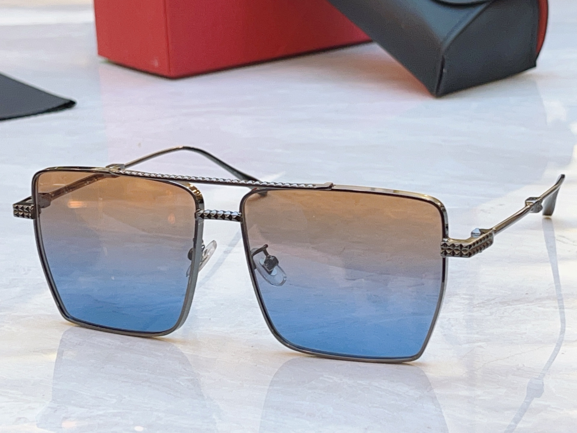 ，【VALENTIN*】华伦*天奴新款太阳镜，MODEL：VLX-134，SIZE：59口14-145