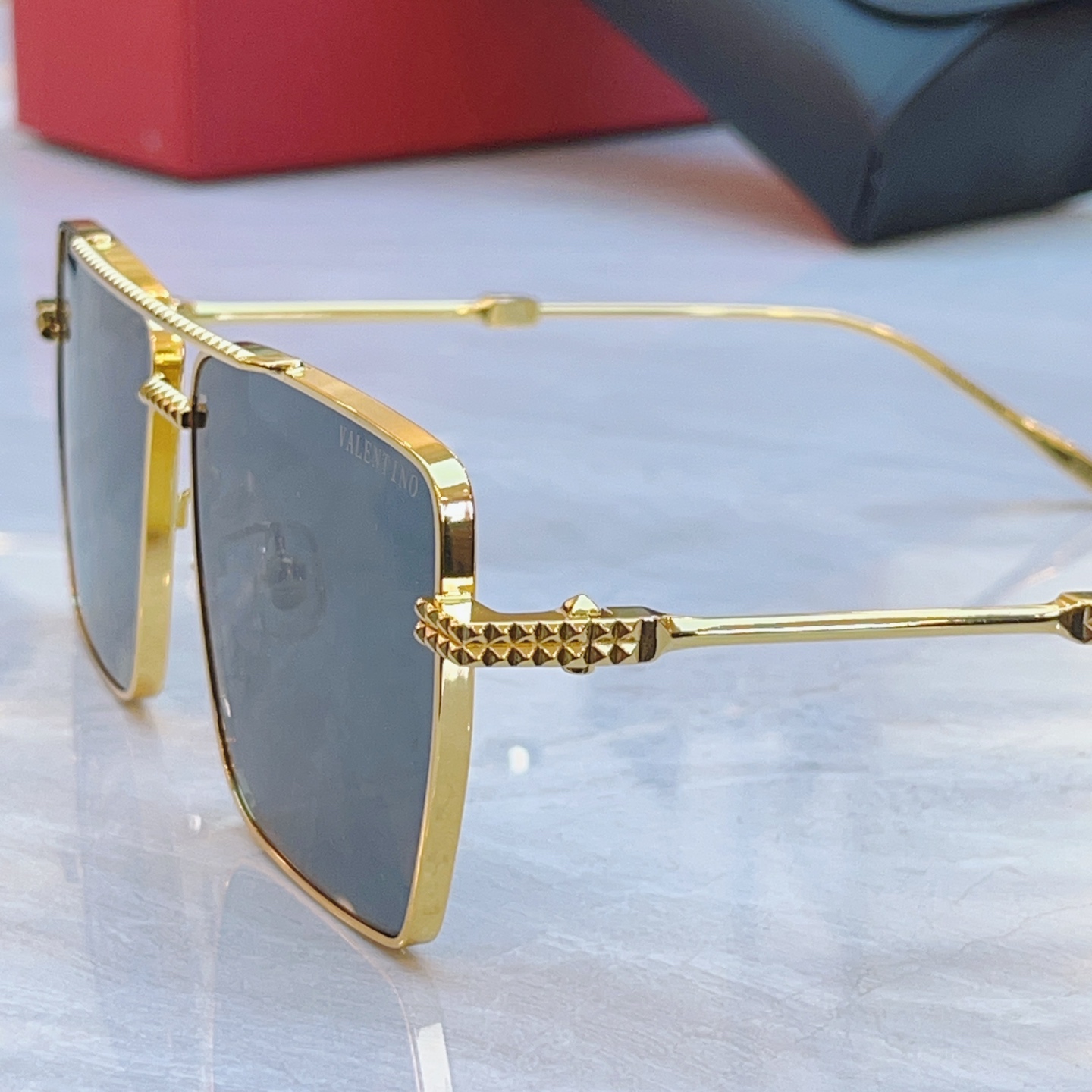 ，【VALENTIN*】华伦*天奴新款太阳镜，MODEL：VLX-134，SIZE：59口14-145