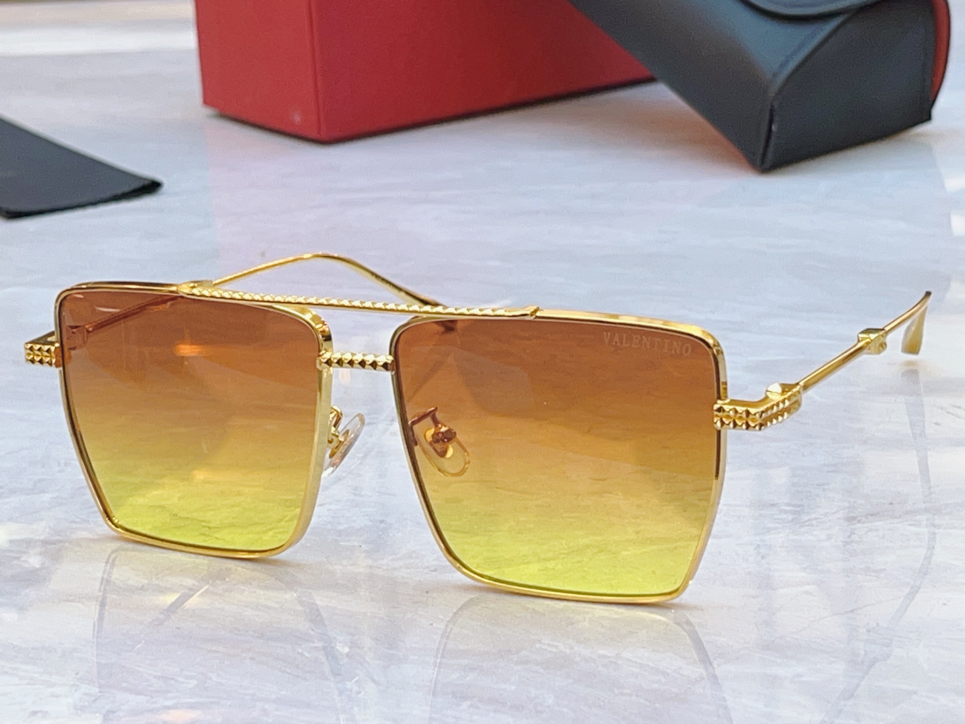 ，【VALENTIN*】华伦*天奴新款太阳镜，MODEL：VLX-134，SIZE：59口14-145
