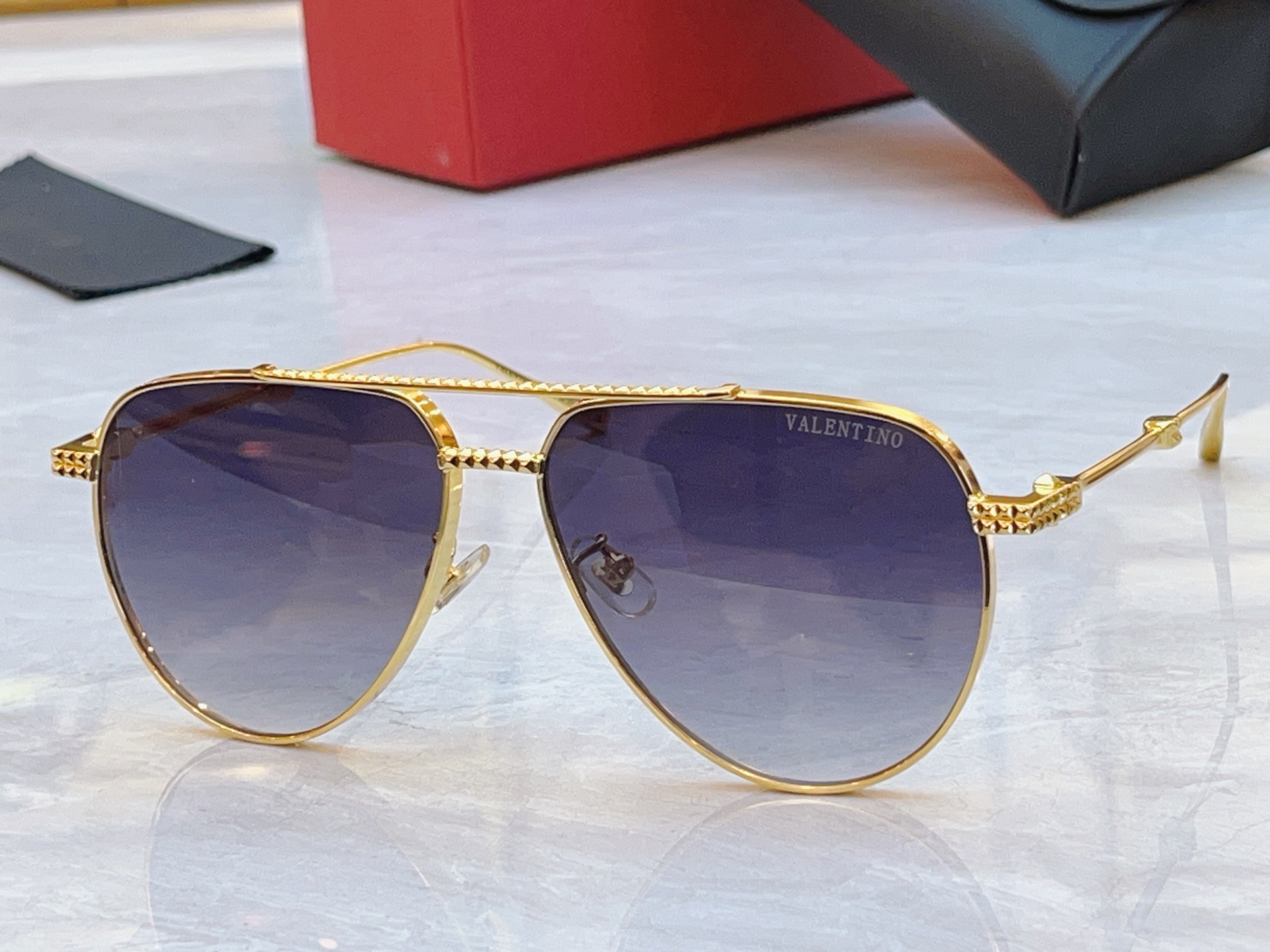 ，【VALENTIN*】华伦*天奴新款太阳镜，MODEL：VLX-133，SIZE：59口14-145