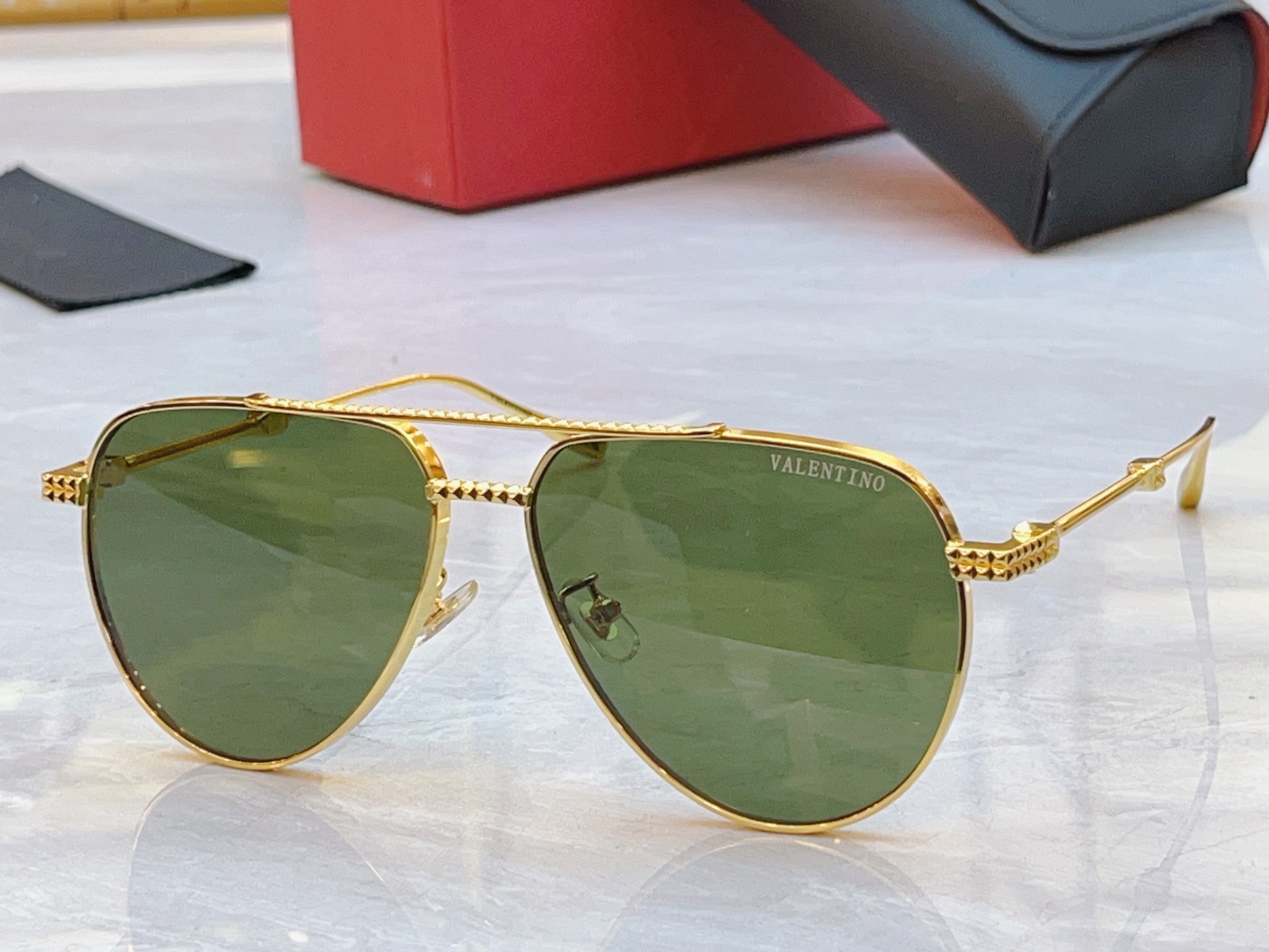 ，【VALENTIN*】华伦*天奴新款太阳镜，MODEL：VLX-133，SIZE：59口14-145