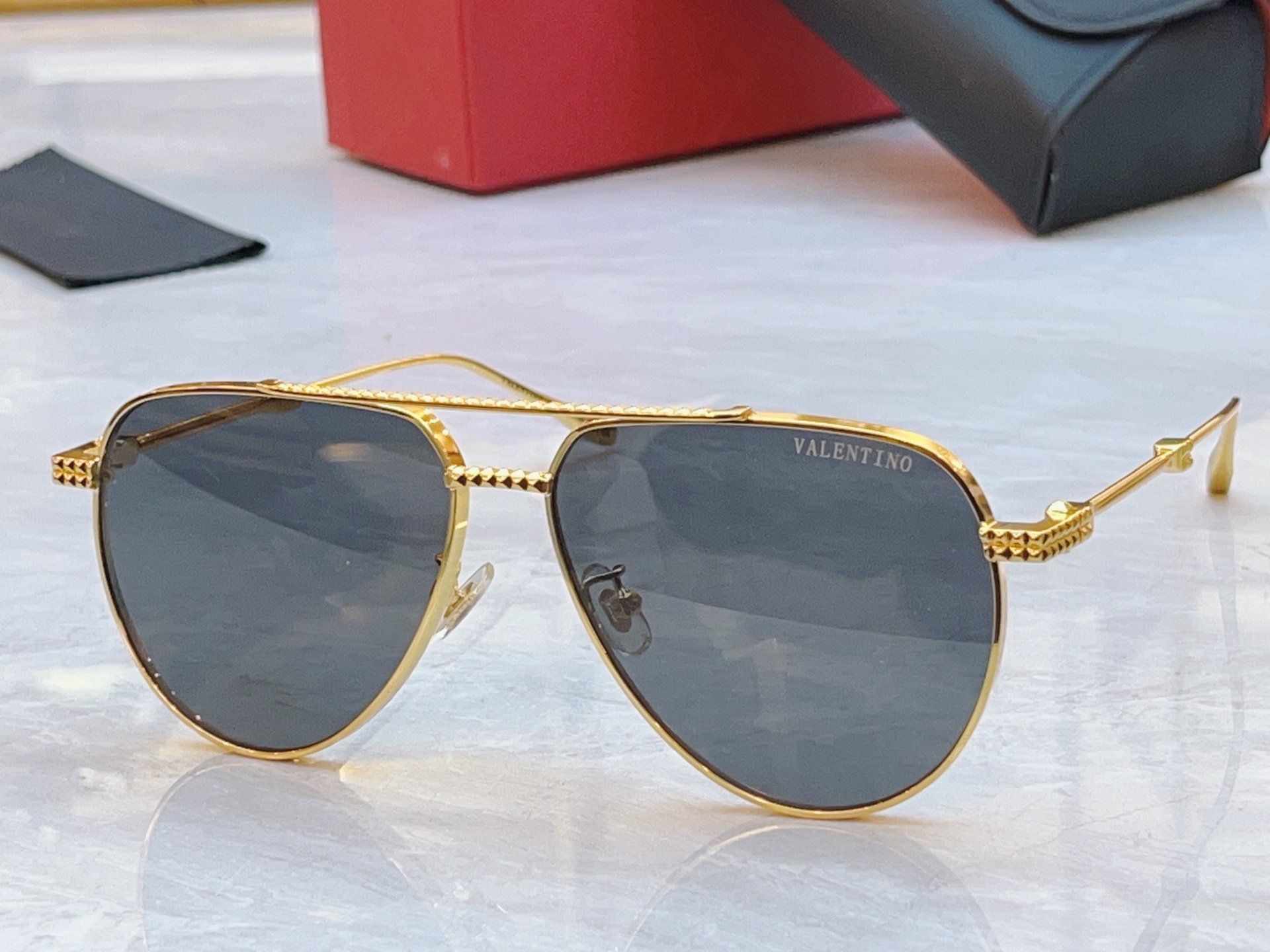 ，【VALENTIN*】华伦*天奴新款太阳镜，MODEL：VLX-133，SIZE：59口14-145