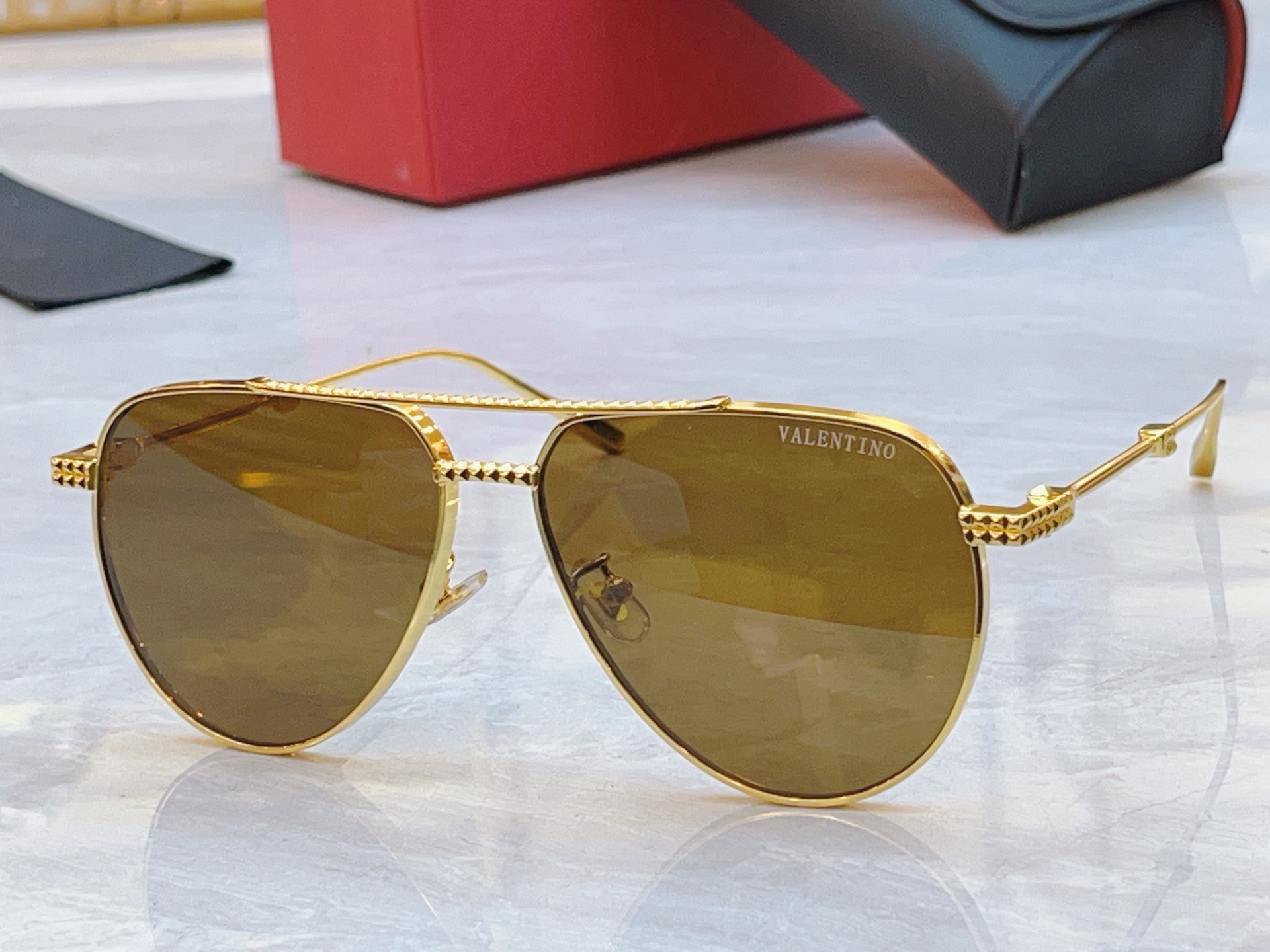 ，【VALENTIN*】华伦*天奴新款太阳镜，MODEL：VLX-133，SIZE：59口14-145