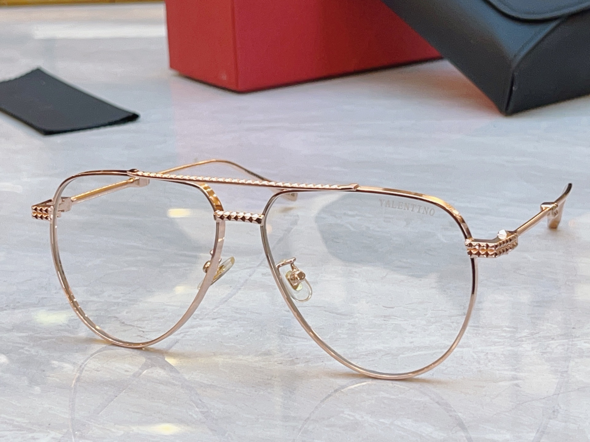 ，【VALENTIN*】华伦*天奴新款太阳镜，MODEL：VLX-133，SIZE：59口14-145