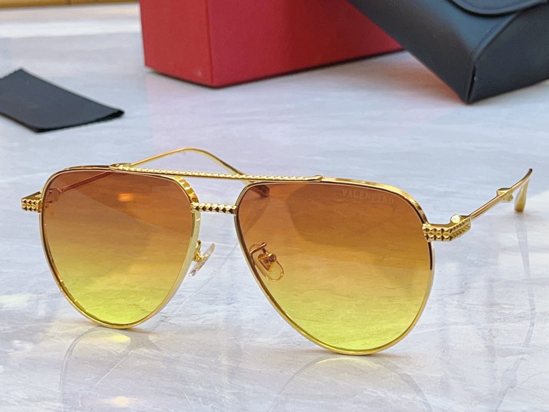 ，【VALENTIN*】华伦*天奴新款太阳镜，MODEL：VLX-133，SIZE：59口14-145