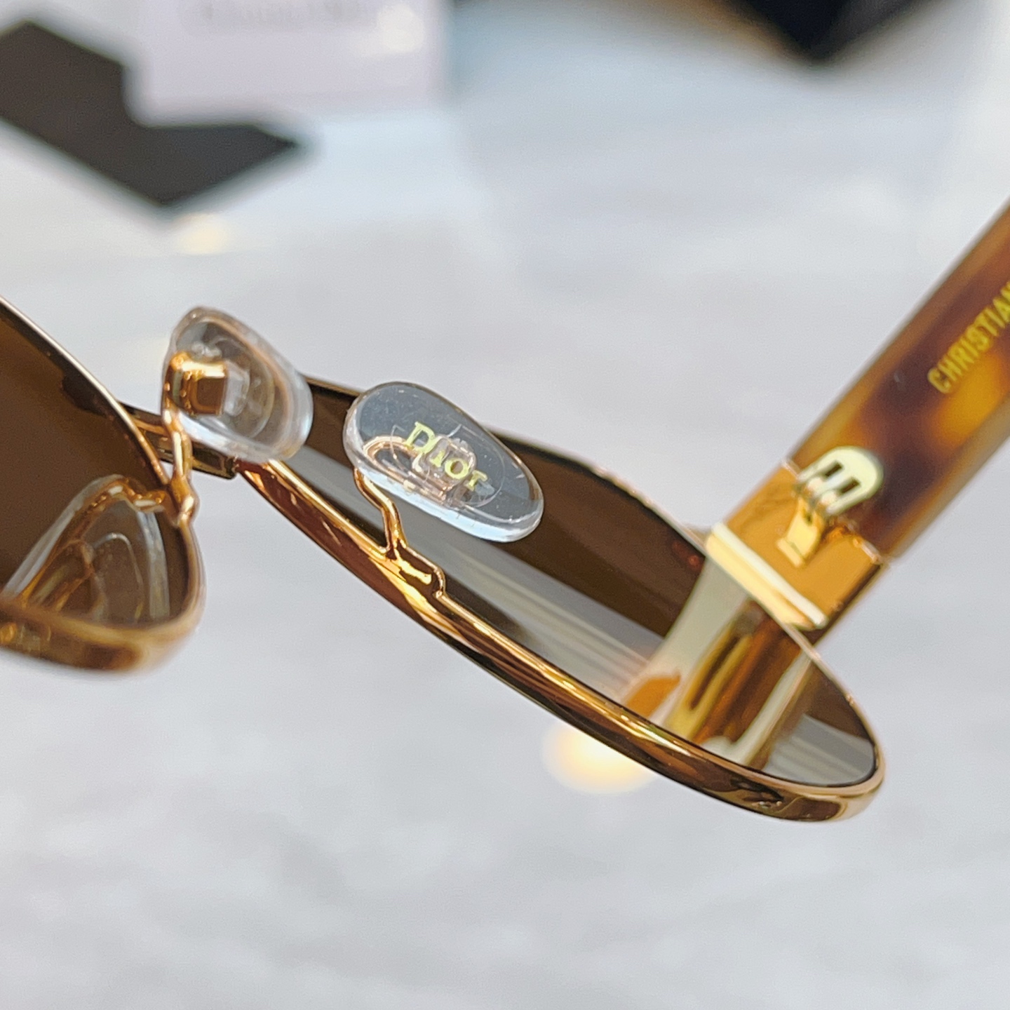 ，【DIO* 】迪*奥新款太阳镜，MODEL：DGSTA55UCR，SIZE：57口14-145