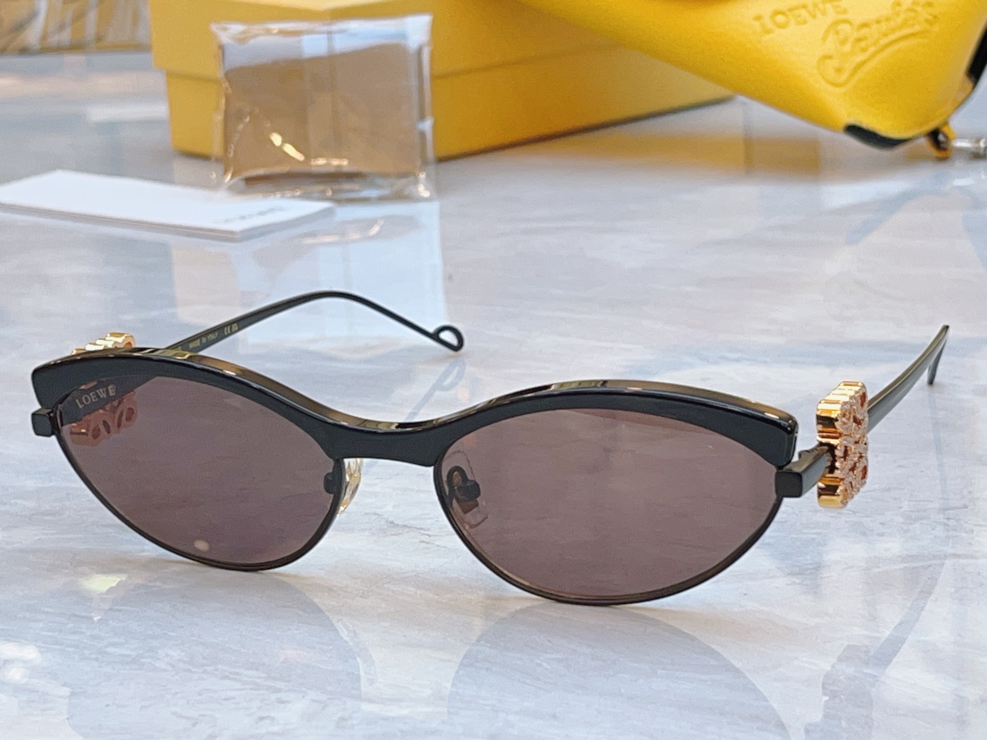 ，【LOEW*】罗意*威新款太阳镜，MODEL：LW1738LS，SIZE：59口18-143