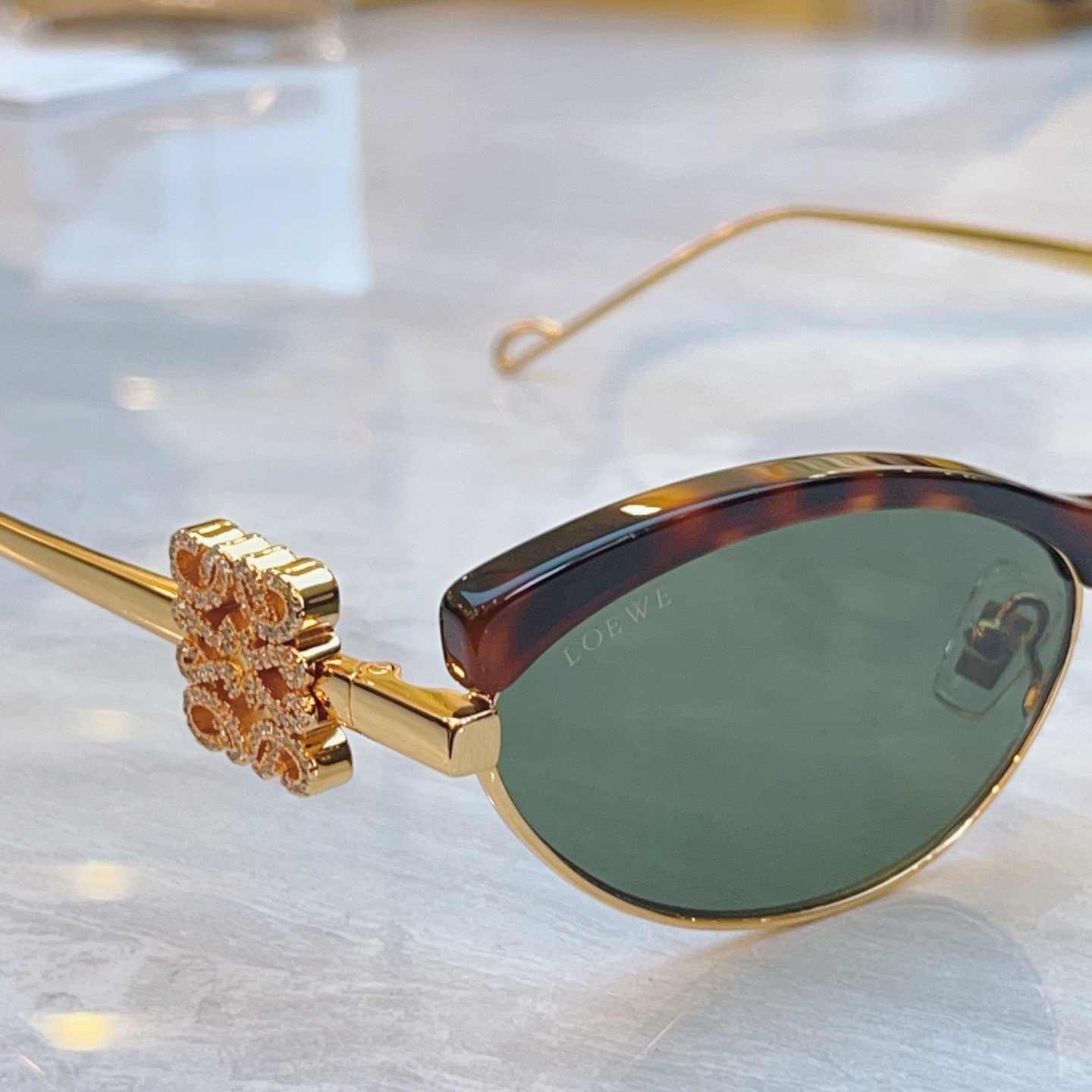 ，【LOEW*】罗意*威新款太阳镜，MODEL：LW1738LS，SIZE：59口18-143