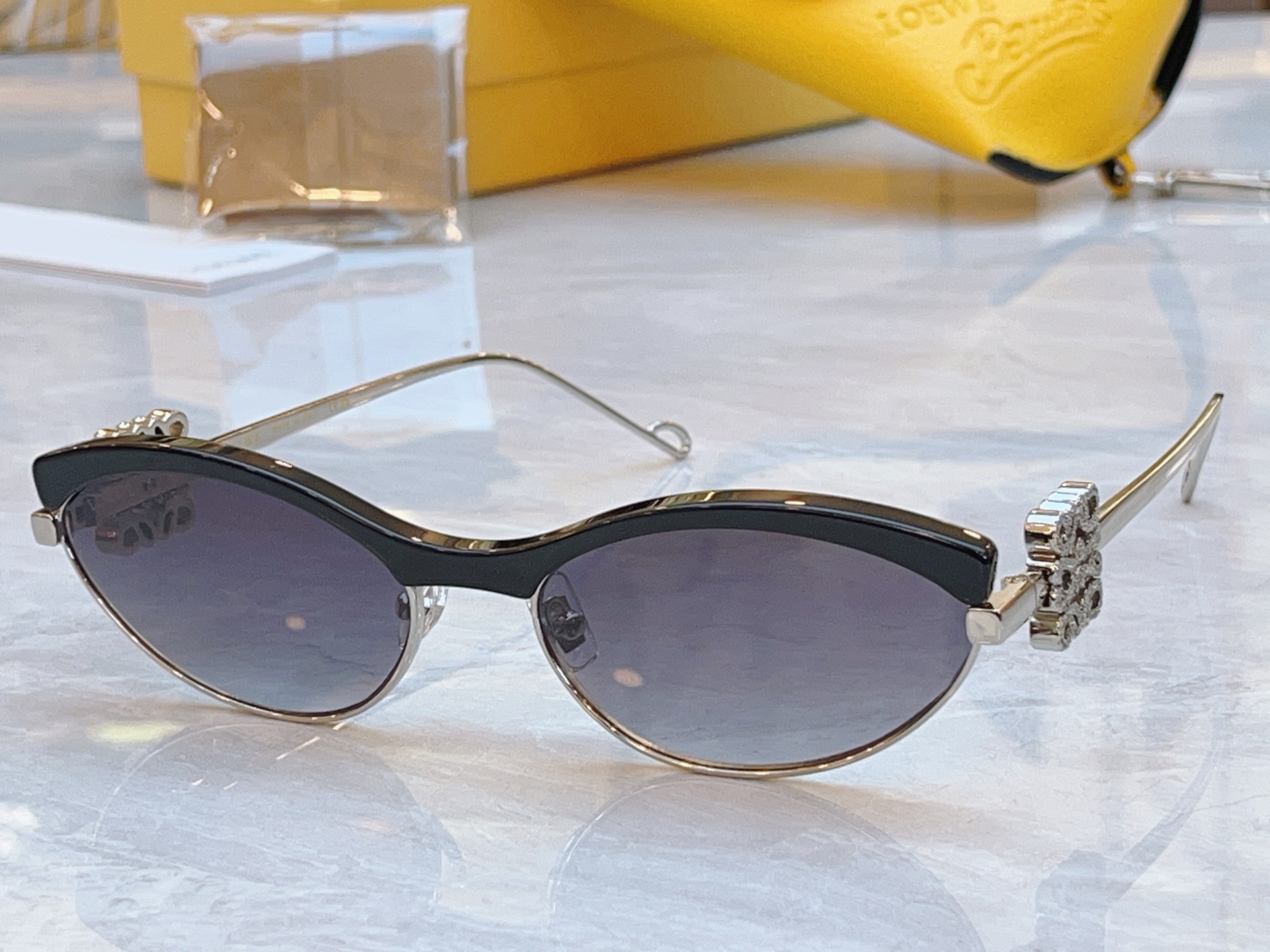 ，【LOEW*】罗意*威新款太阳镜，MODEL：LW1738LS，SIZE：59口18-143