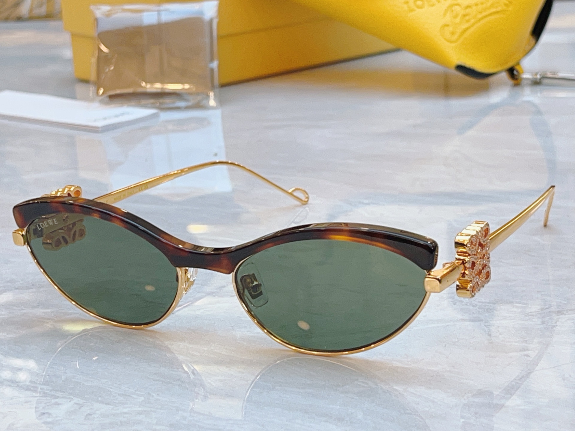 ，【LOEW*】罗意*威新款太阳镜，MODEL：LW1738LS，SIZE：59口18-143