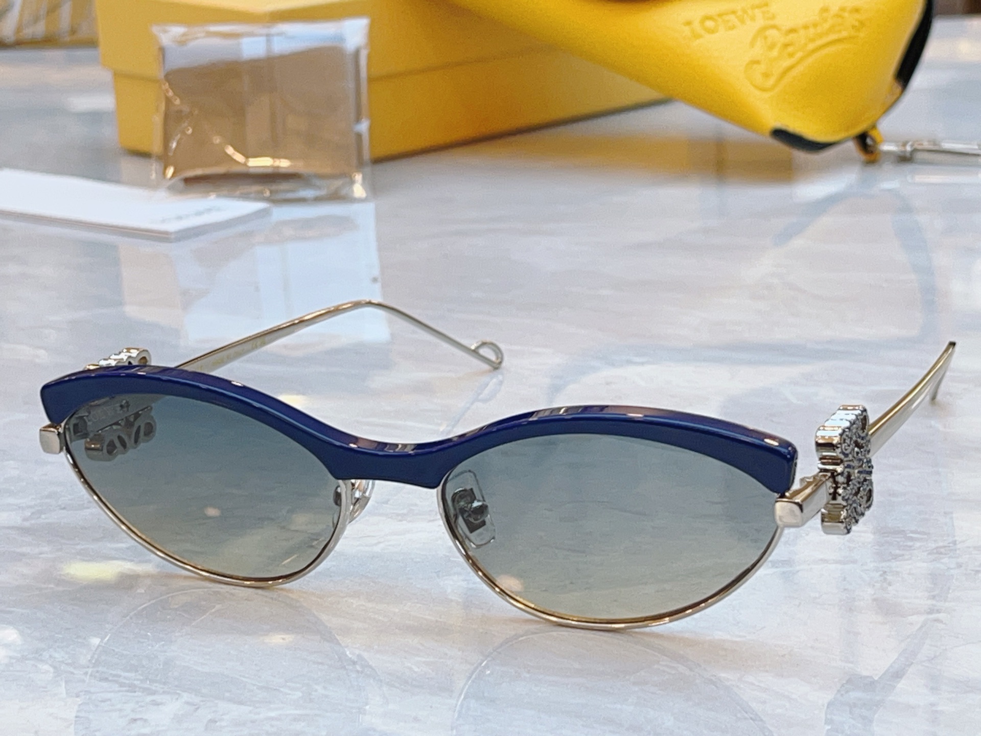 ，【LOEW*】罗意*威新款太阳镜，MODEL：LW1738LS，SIZE：59口18-143