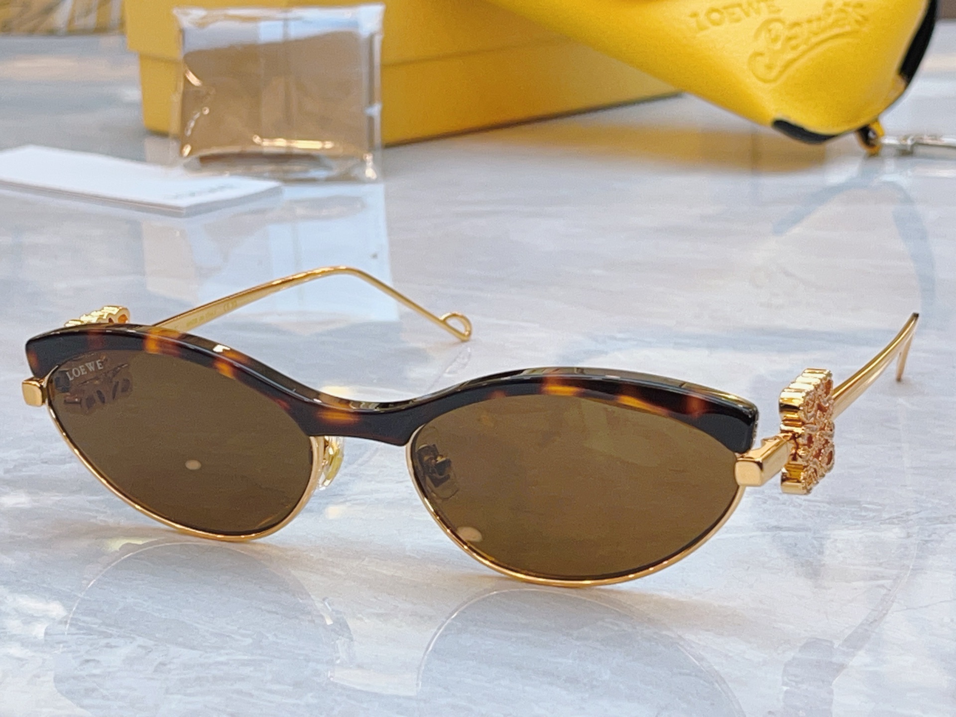 ，【LOEW*】罗意*威新款太阳镜，MODEL：LW1738LS，SIZE：59口18-143