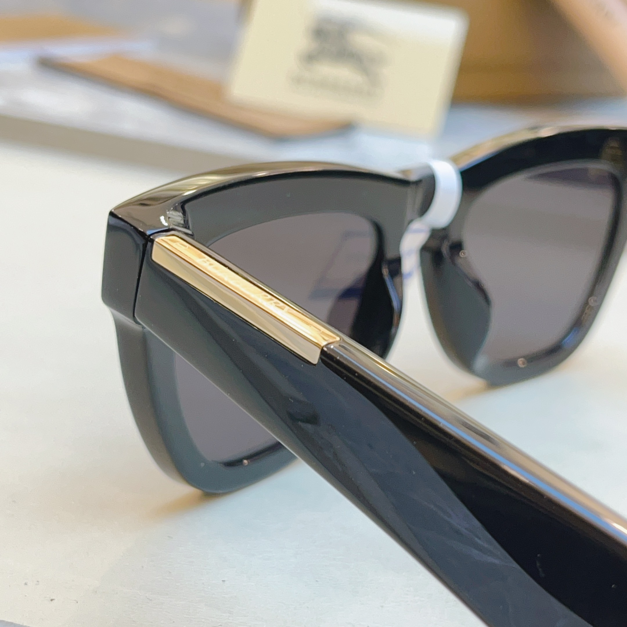 ，【BURBERR*】巴宝*莉新款太阳镜🕶️，MODEL：BE4415U，SIZE：52口21-145