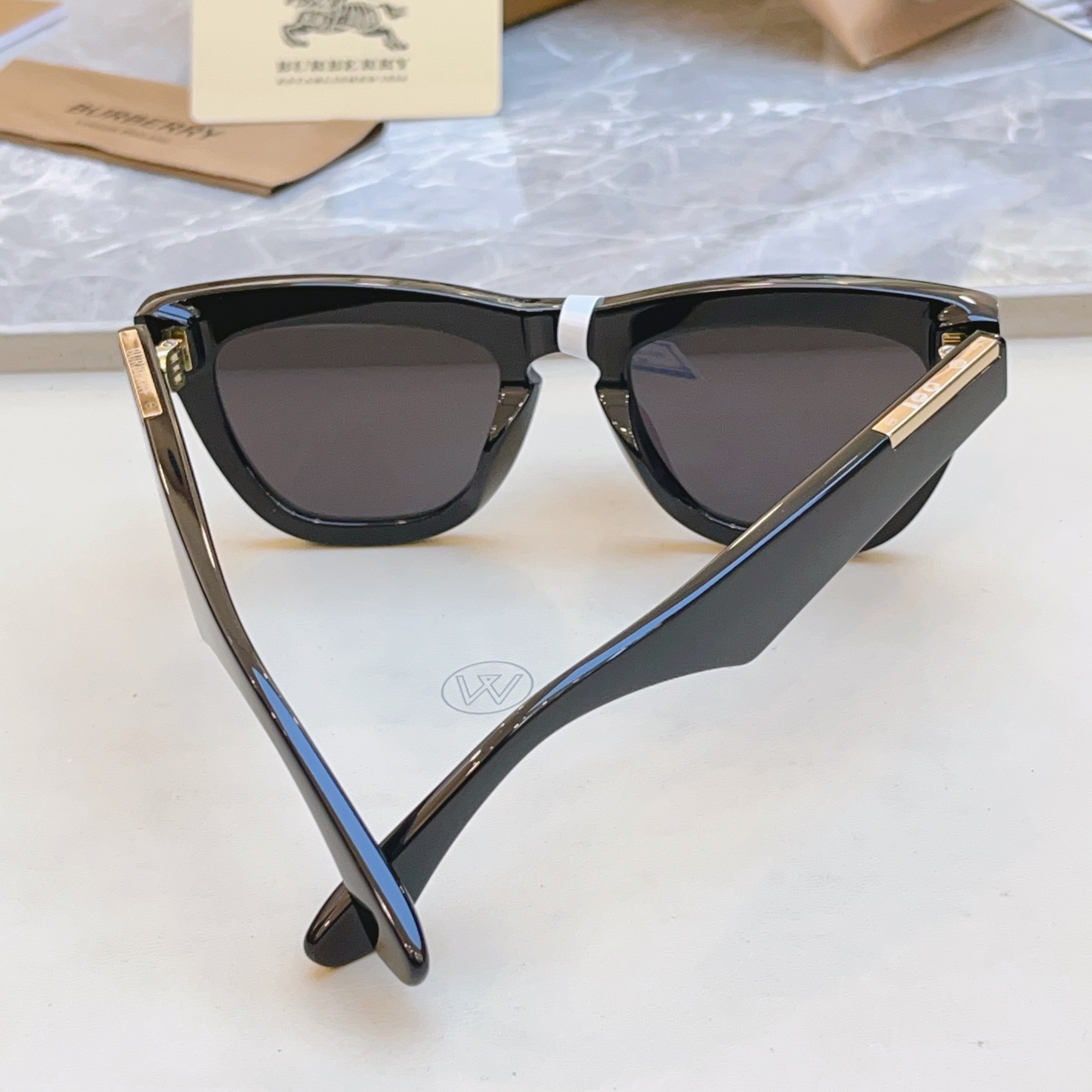 ，【BURBERR*】巴宝*莉新款太阳镜🕶️，MODEL：BE4415U，SIZE：52口21-145