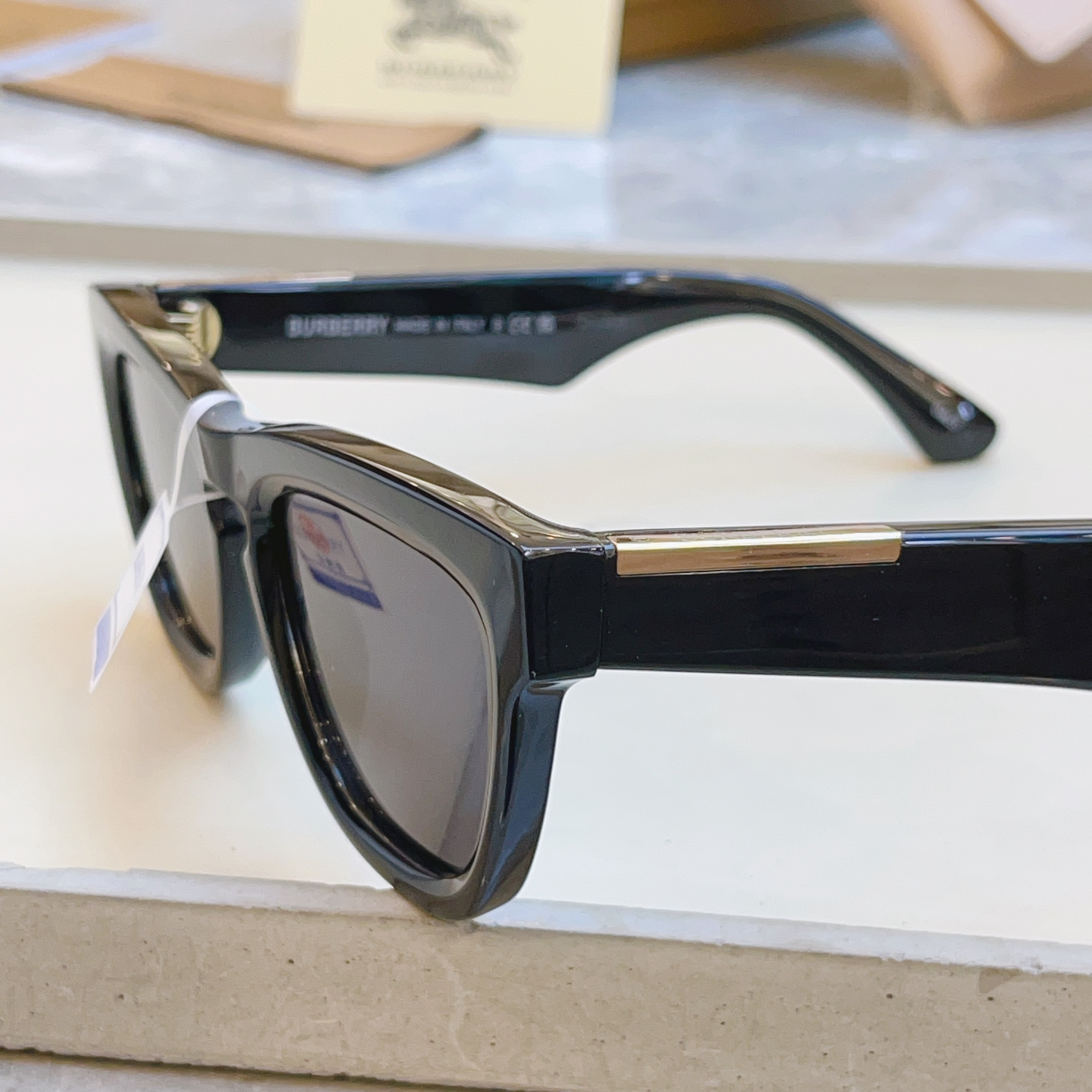 ，【BURBERR*】巴宝*莉新款太阳镜🕶️，MODEL：BE4415U，SIZE：52口21-145