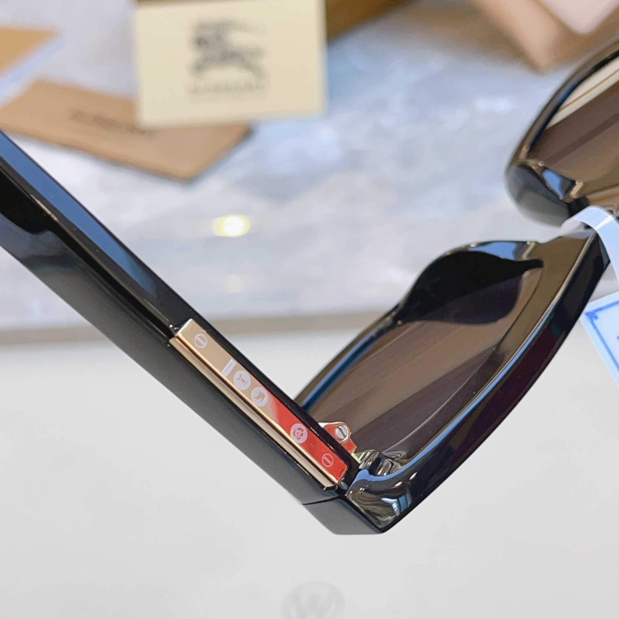 ，【BURBERR*】巴宝*莉新款太阳镜🕶️，MODEL：BE4415U，SIZE：52口21-145