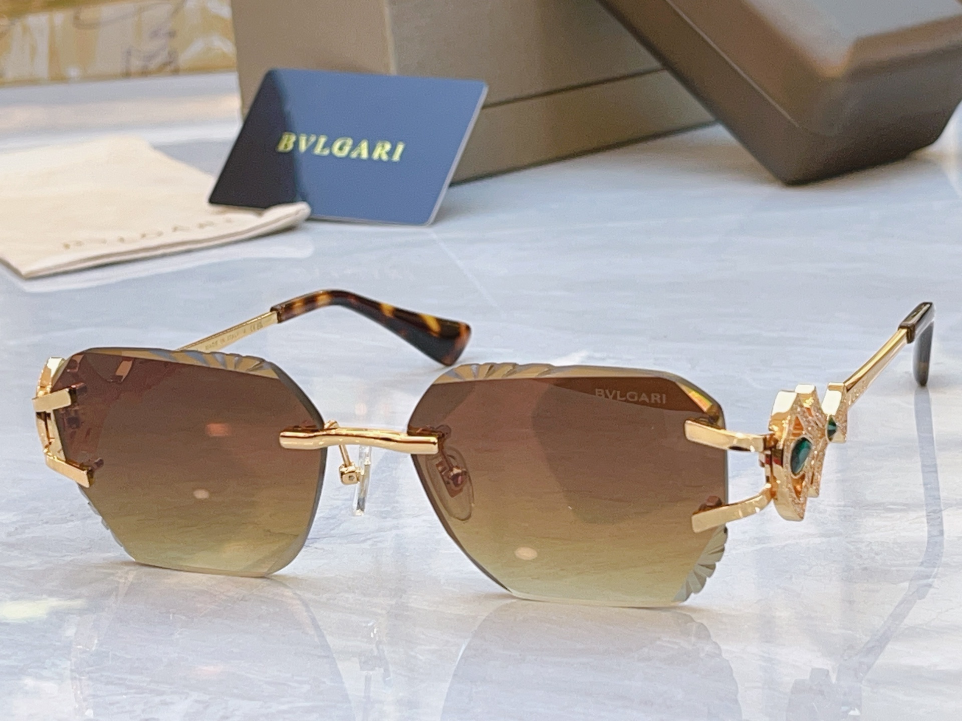 ，【BVLGA*】宝格*丽新款太阳镜，MODEL：BV 1817LU，SIZE：56口17-145