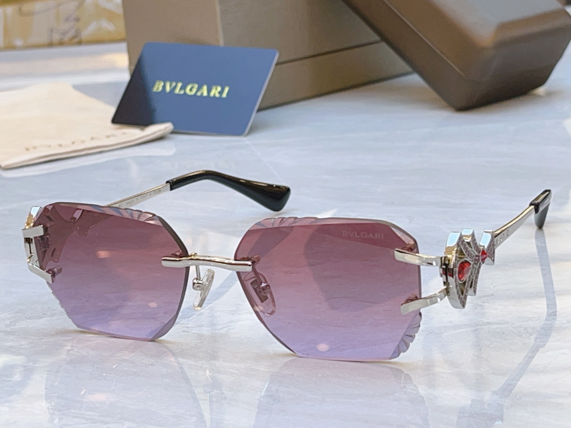 ，【BVLGA*】宝格*丽新款太阳镜，MODEL：BV 1817LU，SIZE：56口17-145