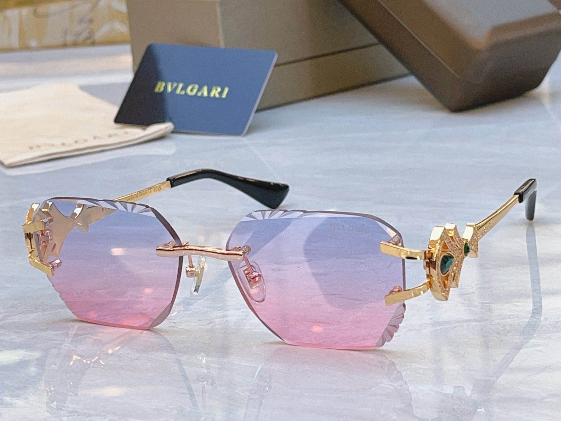 ，【BVLGA*】宝格*丽新款太阳镜，MODEL：BV 1817LU，SIZE：56口17-145