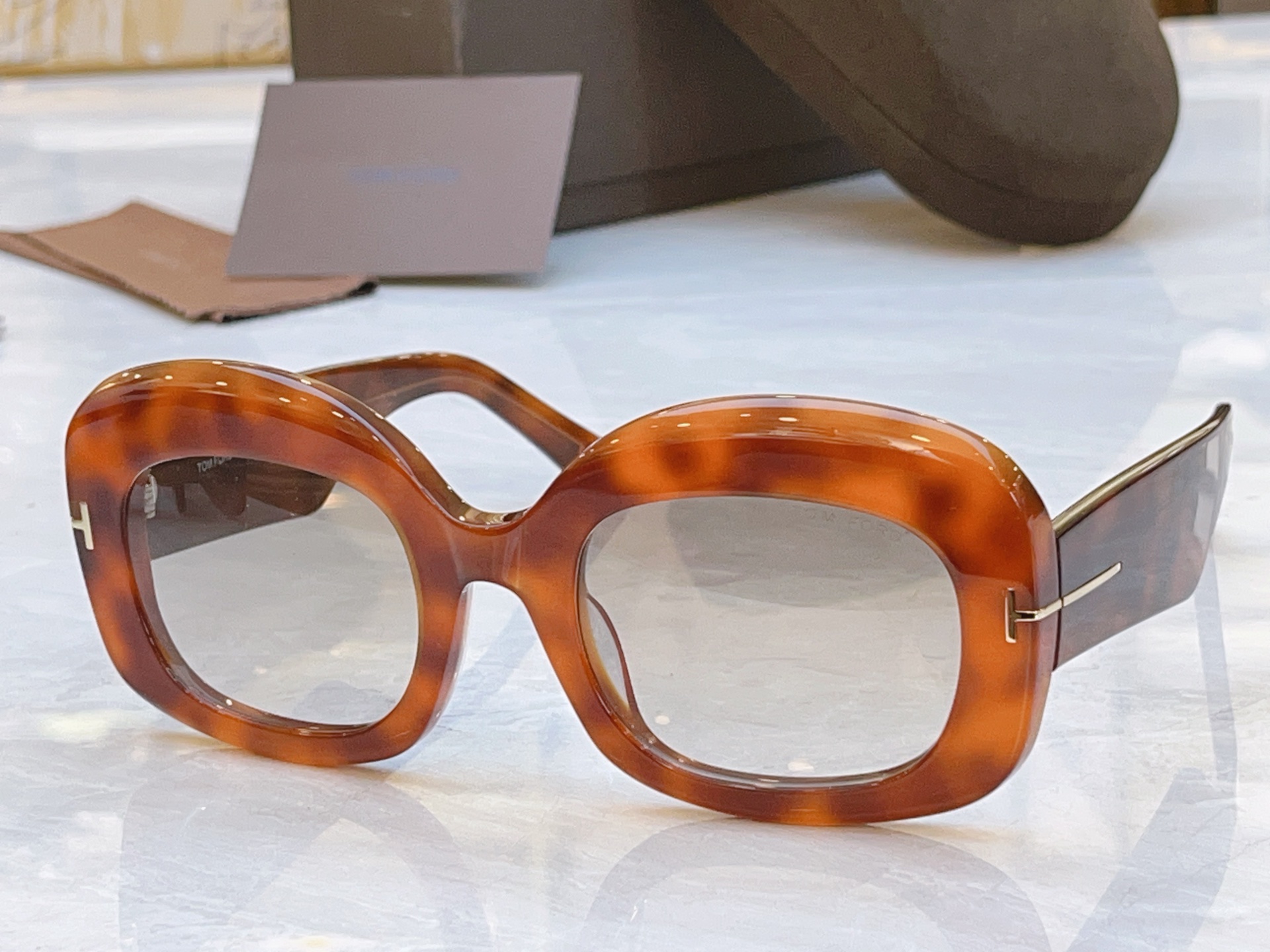 ，【TOM FOR*】汤姆*福特新款太阳镜，MODEL：FT1219-F，SIZE：53口23-140