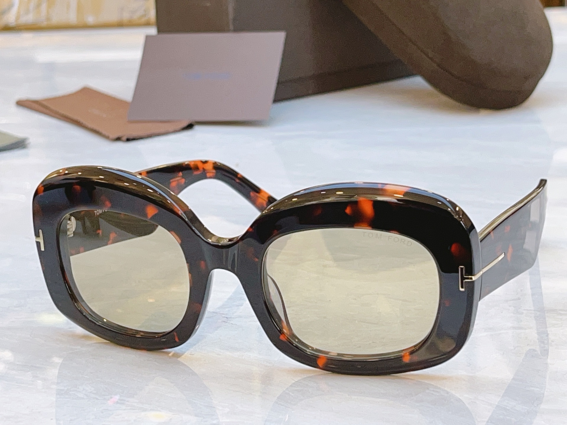 ，【TOM FOR*】汤姆*福特新款太阳镜，MODEL：FT1219-F，SIZE：53口23-140