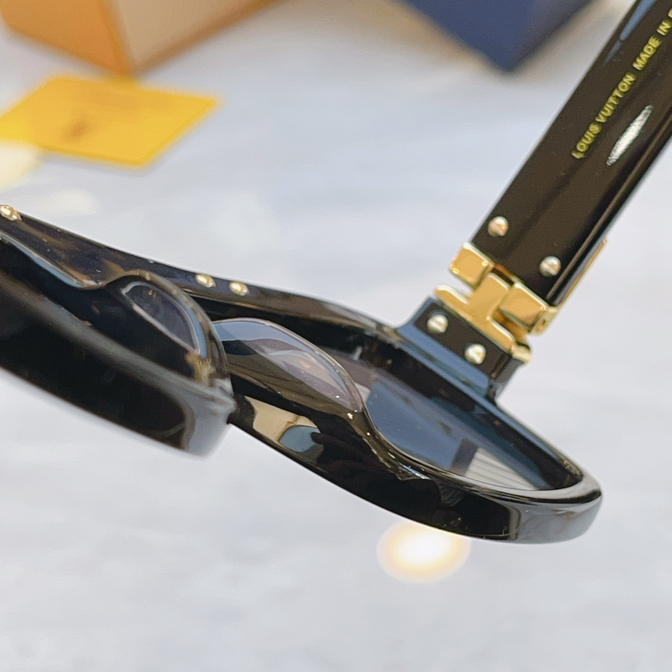 ，【LOUIS VUITTO*】路易*威登新款太阳镜，MODEL：Z2880U，SIZE：60口19-1