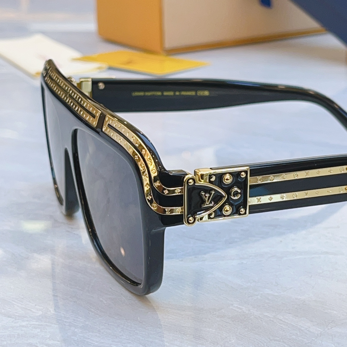 ，【LOUIS VUITTO*】路易*威登新款太阳镜，MODEL：Z2880U，SIZE：60口19-1