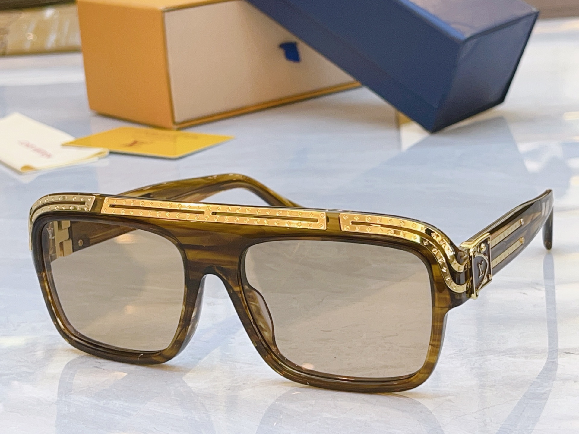 ，【LOUIS VUITTO*】路易*威登新款太阳镜，MODEL：Z2880U，SIZE：60口19-1