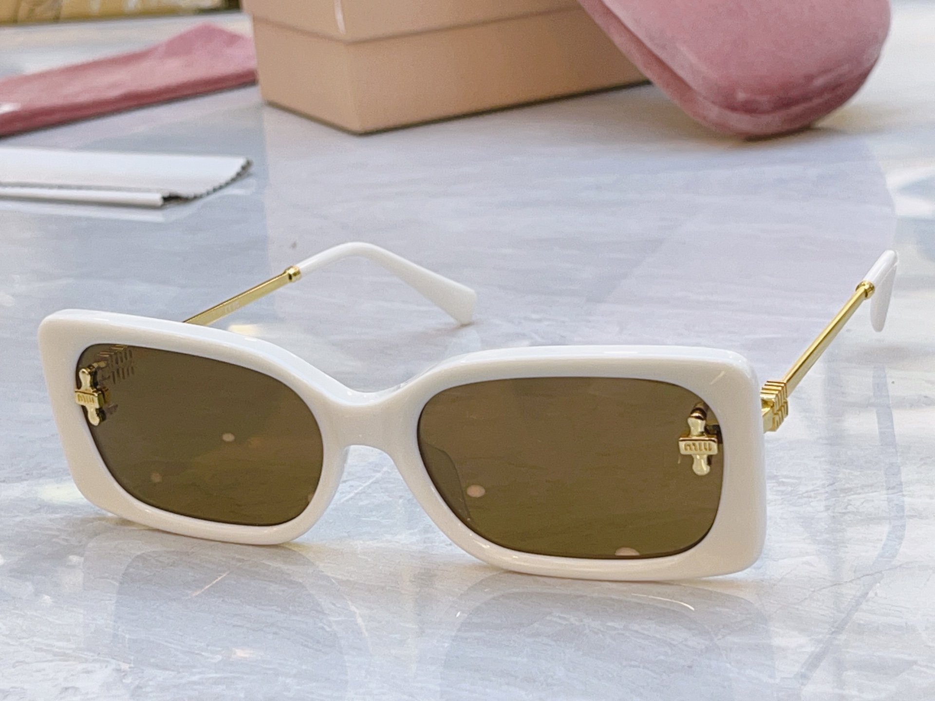 ，【MIUMI*】缪*缪新款太阳镜🕶️，Mod：MU 161AV，SIZE:59口18-142