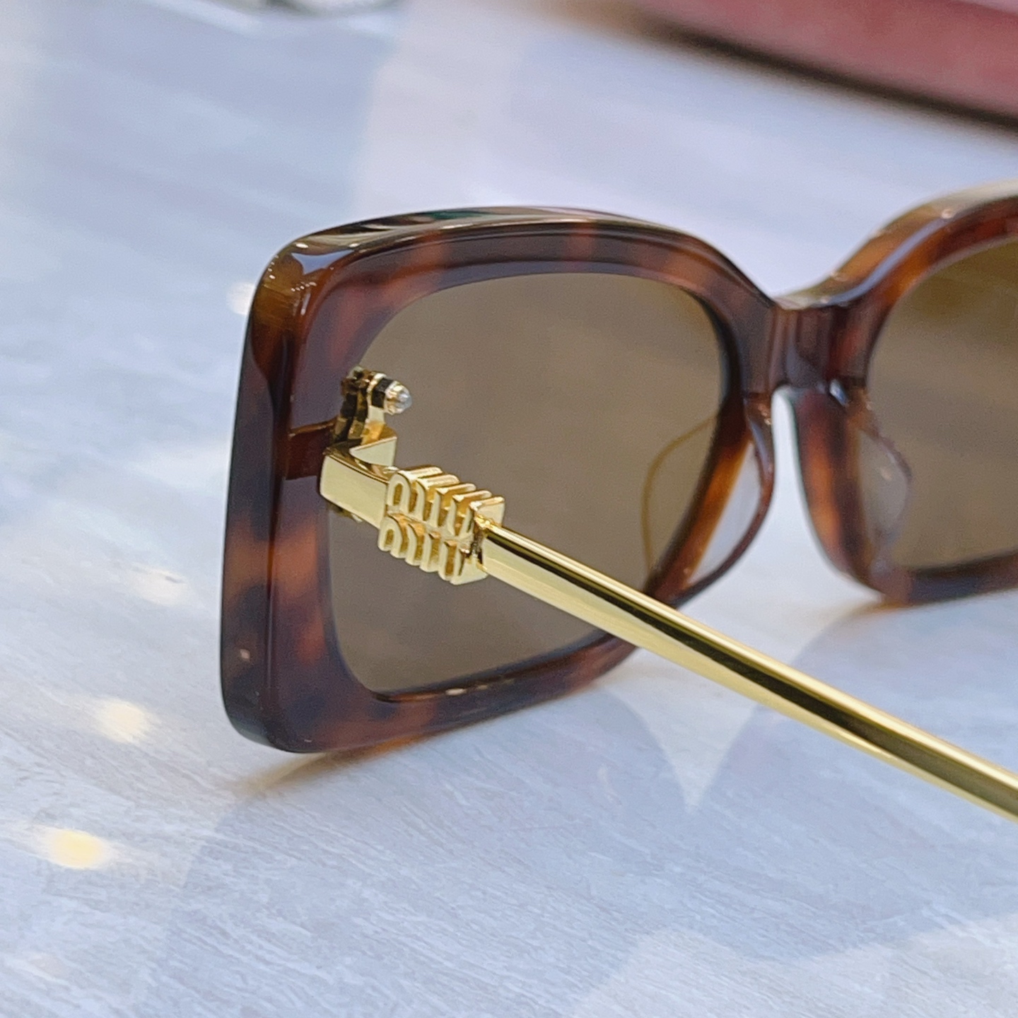 ，【MIUMI*】缪*缪新款太阳镜🕶️，Mod：MU 161AV，SIZE:59口18-142