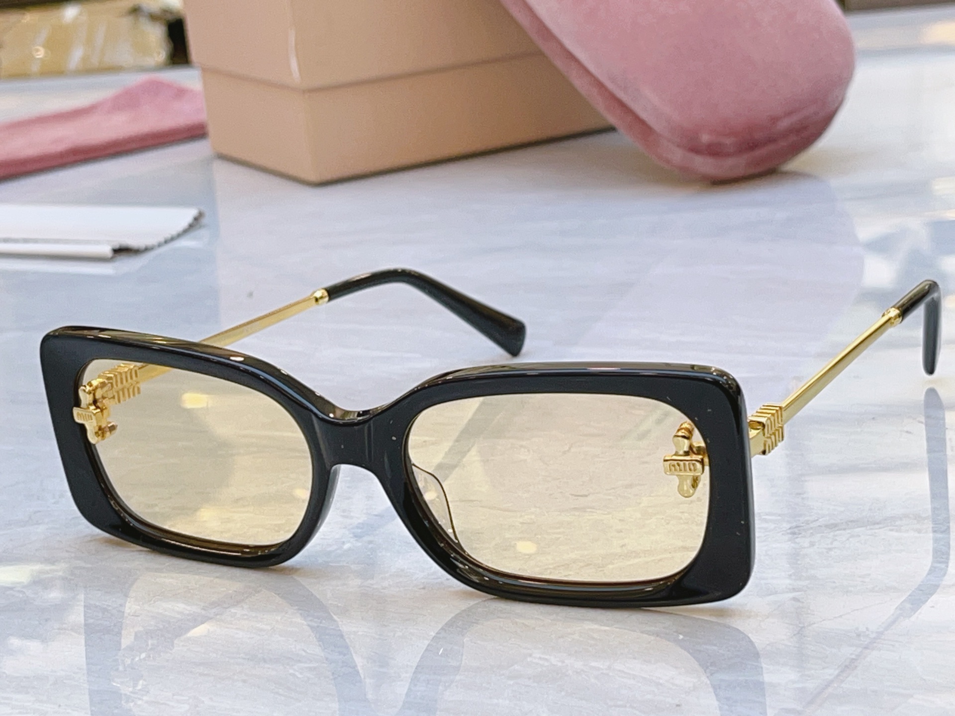 ，【MIUMI*】缪*缪新款太阳镜🕶️，Mod：MU 161AV，SIZE:59口18-142