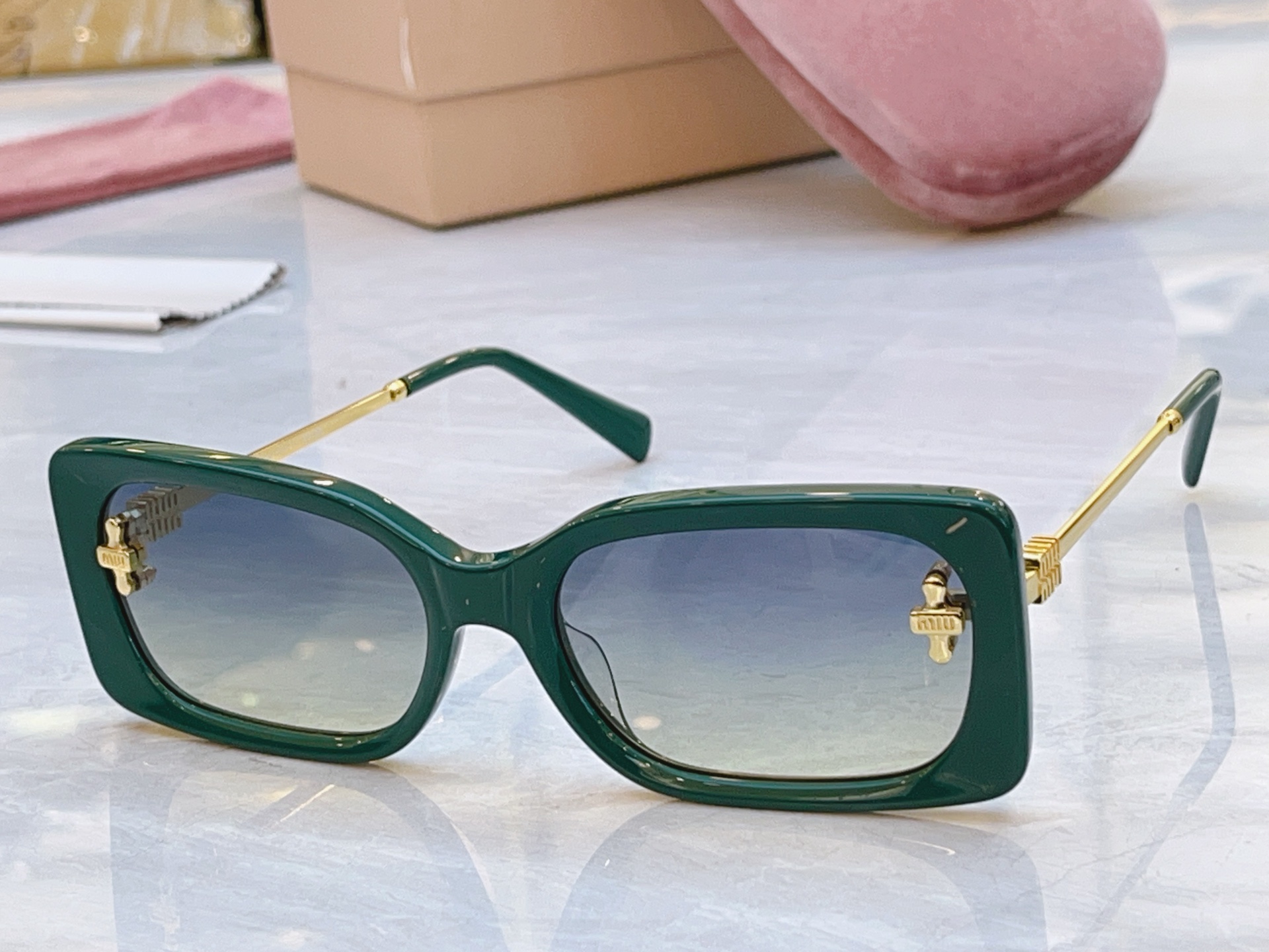 ，【MIUMI*】缪*缪新款太阳镜🕶️，Mod：MU 161AV，SIZE:59口18-142