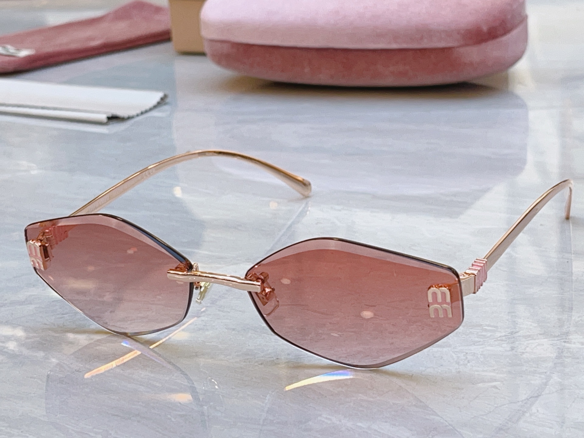 ，【MIUMI*】缪*缪新款太阳镜🕶️，Mod：MU 1897L，SIZE:62口17-145