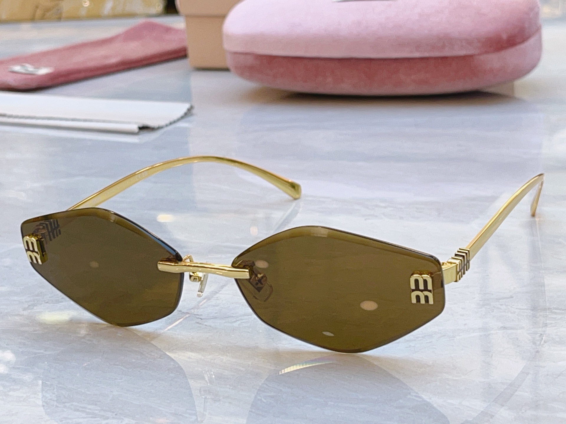 ，【MIUMI*】缪*缪新款太阳镜🕶️，Mod：MU 1897L，SIZE:62口17-145