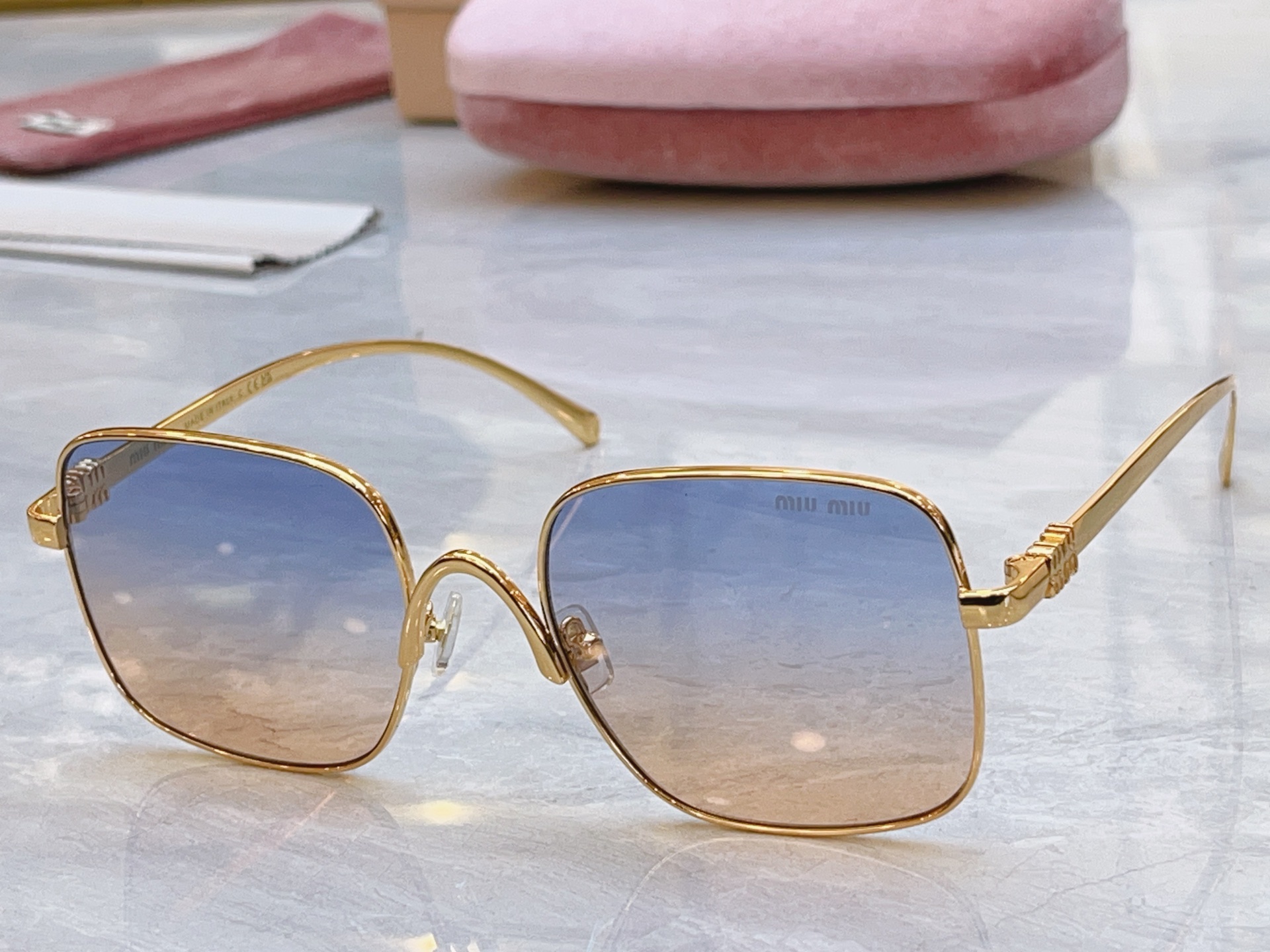 ，【MIUMI*】缪*缪新款太阳镜🕶️，Mod：MU A625S，SIZE:55口20-145