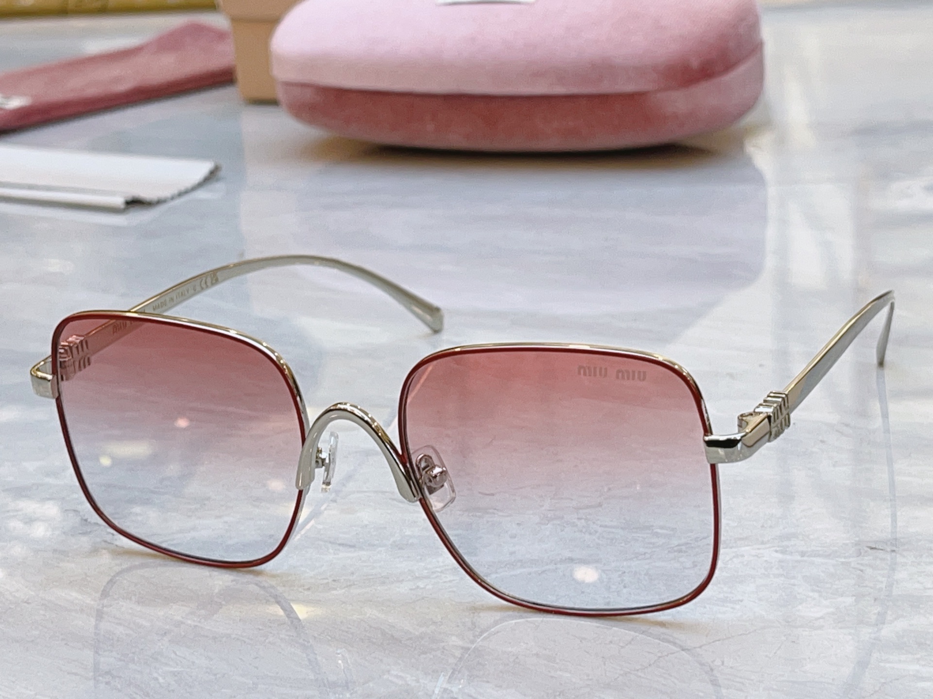 ，【MIUMI*】缪*缪新款太阳镜🕶️，Mod：MU A625S，SIZE:55口20-145