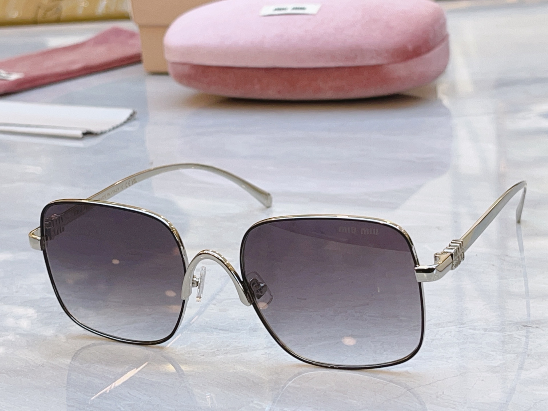 ，【MIUMI*】缪*缪新款太阳镜🕶️，Mod：MU A625S，SIZE:55口20-145