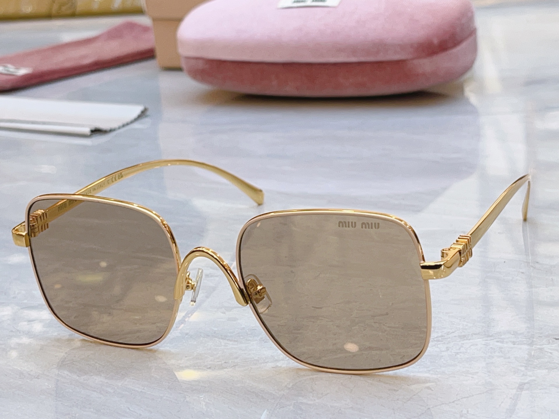 ，【MIUMI*】缪*缪新款太阳镜🕶️，Mod：MU A625S，SIZE:55口20-145