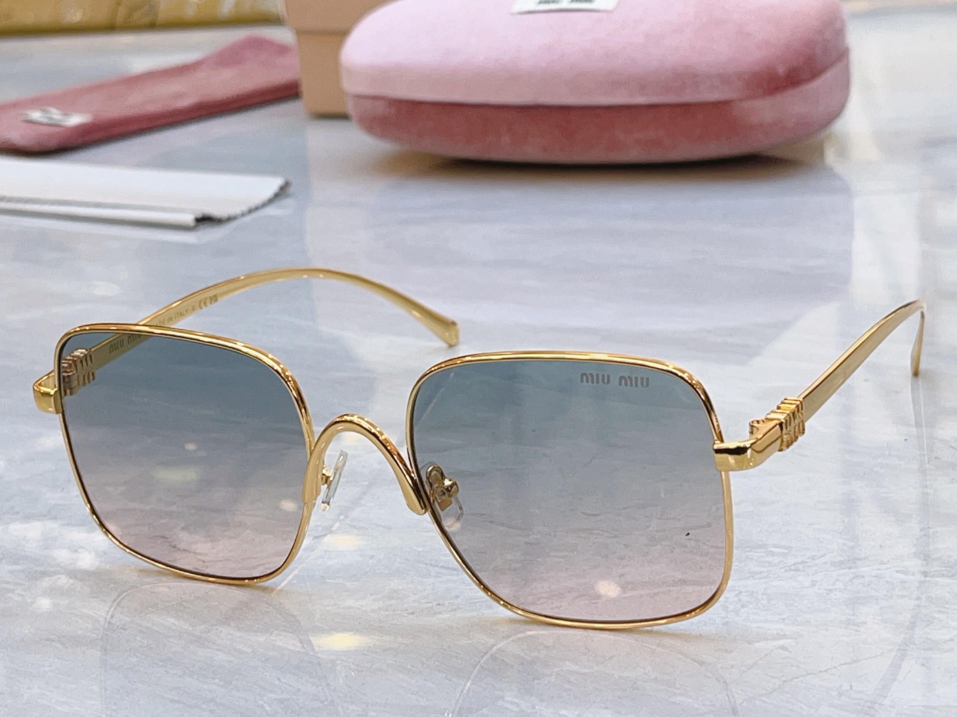 ，【MIUMI*】缪*缪新款太阳镜🕶️，Mod：MU A625S，SIZE:55口20-145