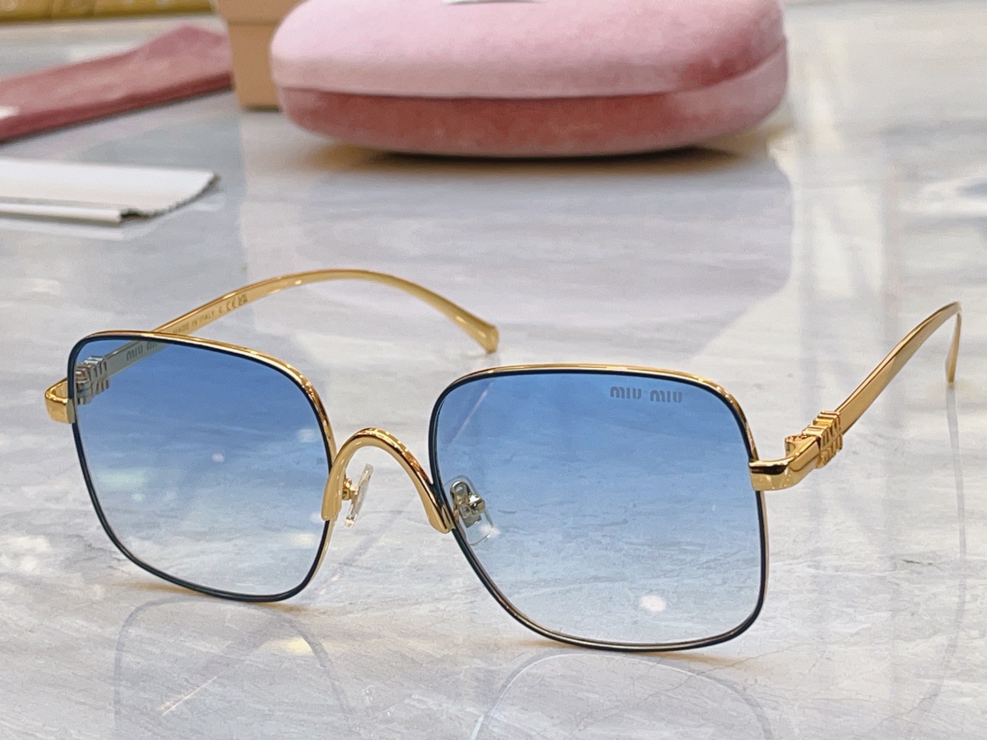 ，【MIUMI*】缪*缪新款太阳镜🕶️，Mod：MU A625S，SIZE:55口20-145