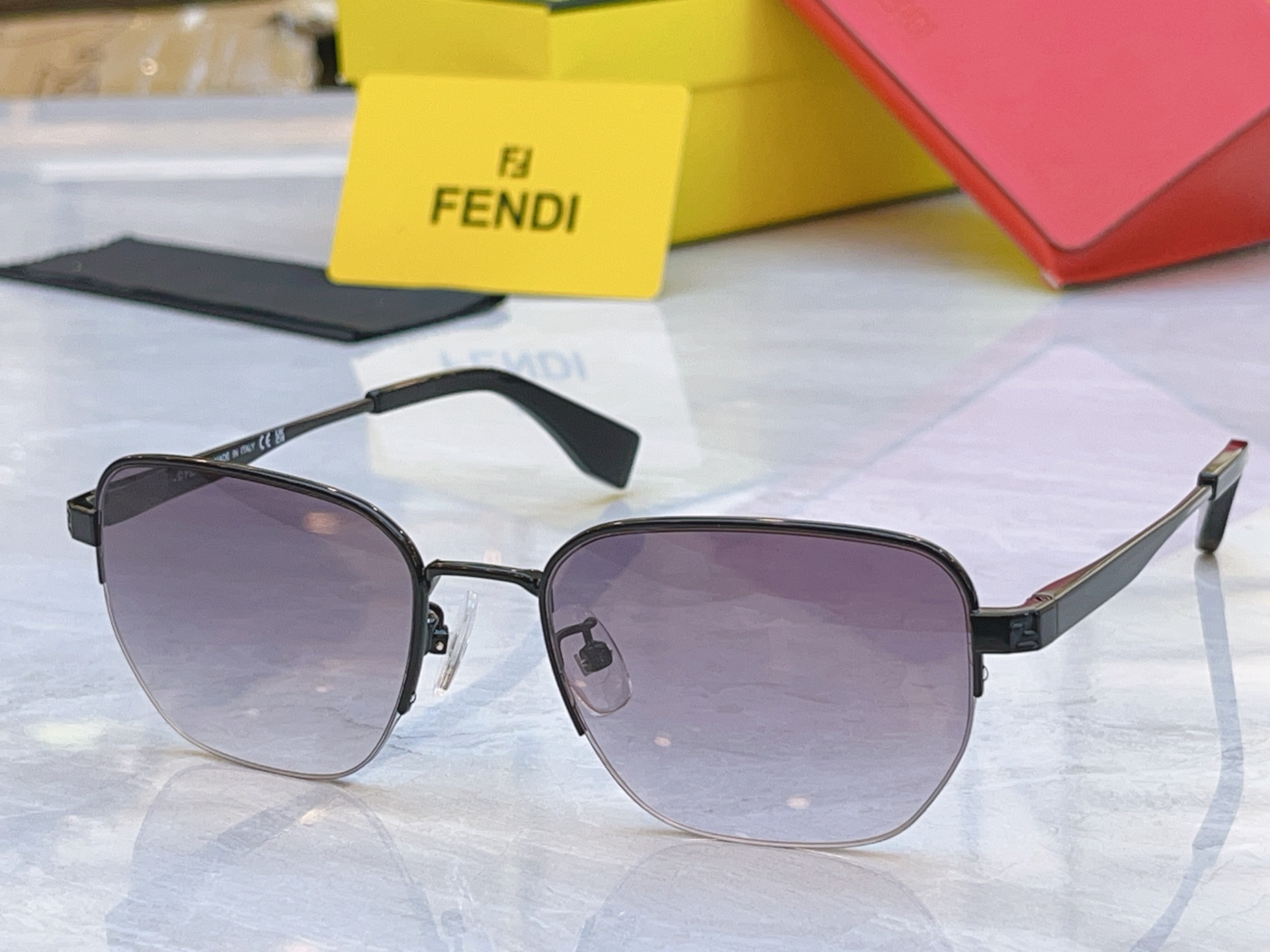 ，【FEN*】芬*迪新款太阳镜🕶️，MODEL：FE40197U，SIZE：54口18-145