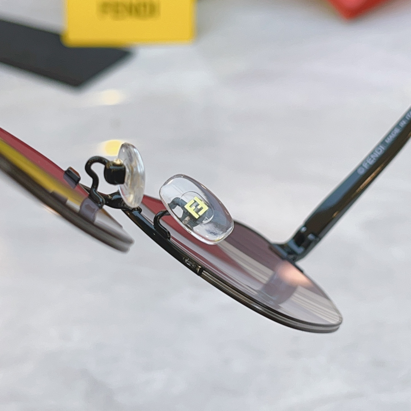 ，【FEN*】芬*迪新款太阳镜🕶️，MODEL：FE40197U，SIZE：54口18-145