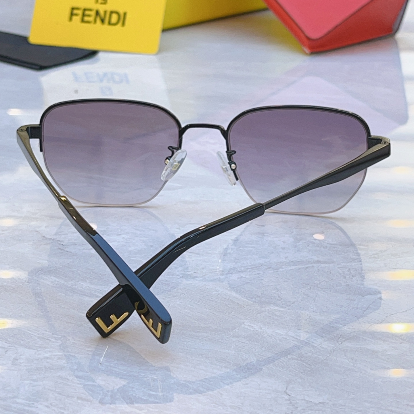 ，【FEN*】芬*迪新款太阳镜🕶️，MODEL：FE40197U，SIZE：54口18-145