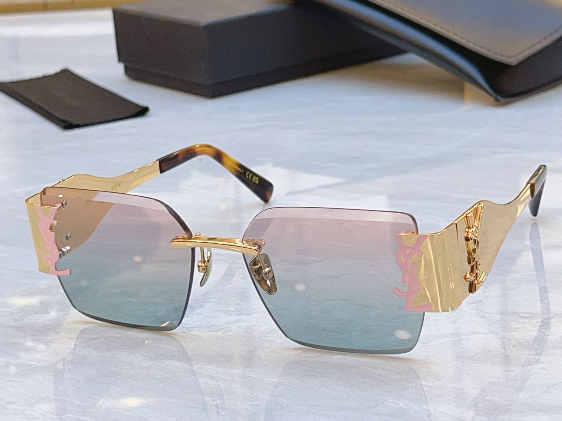 ，【SAINT LAUREN*】圣罗*兰新款太阳镜，MODEL：SL M1729L，SIZE：57口17