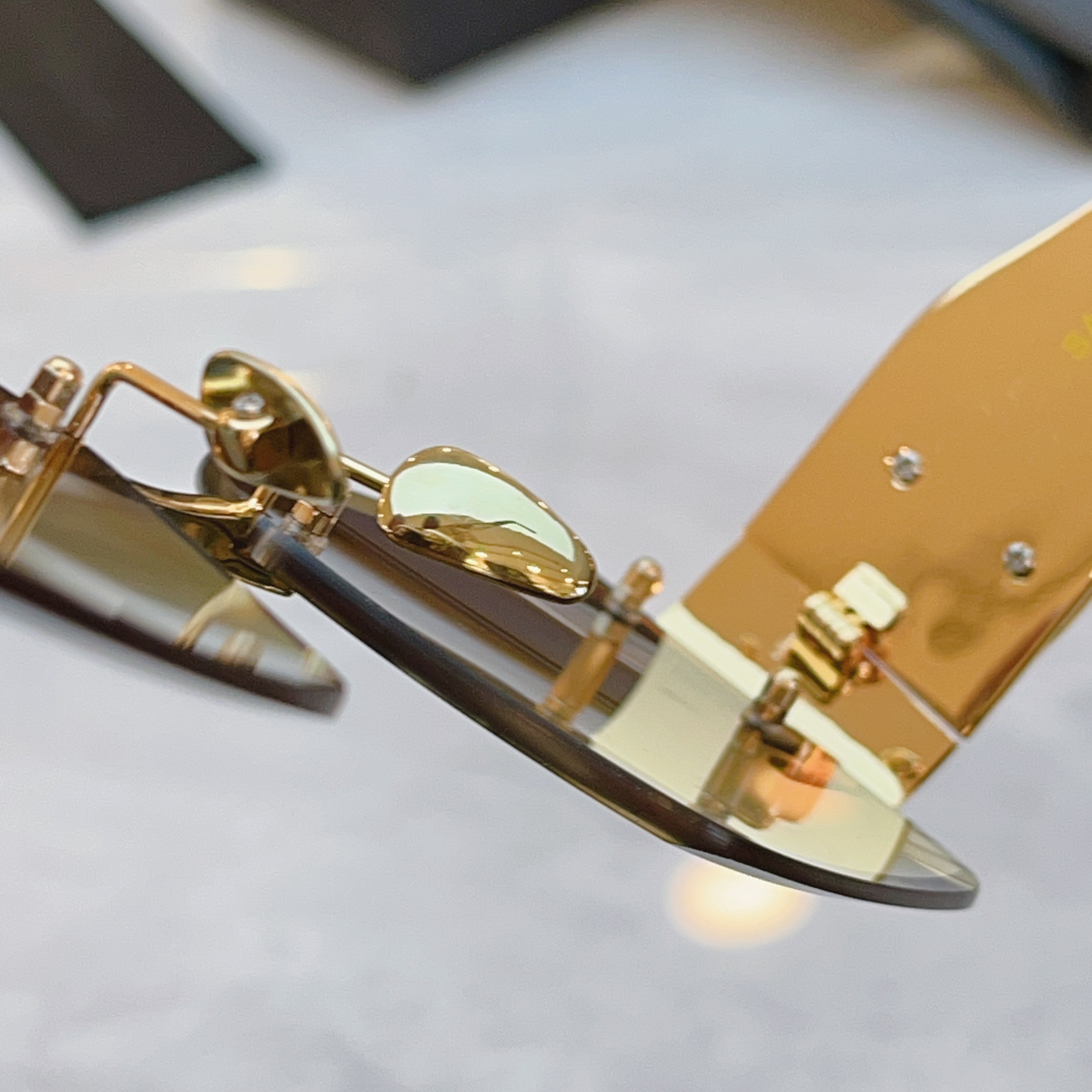 ，【SAINT LAUREN*】圣罗*兰新款太阳镜，MODEL：SL M1729L，SIZE：57口17