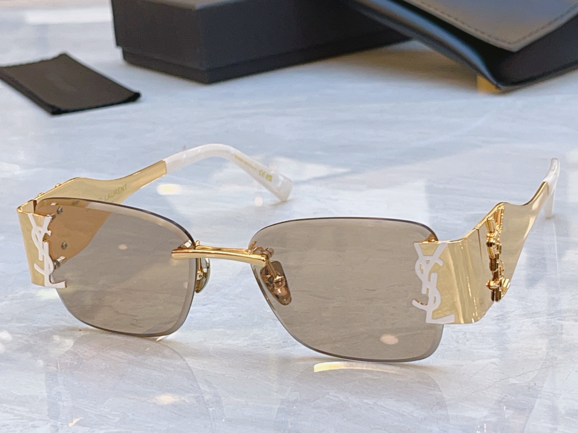 ，【SAINT LAUREN*】圣罗*兰新款太阳镜，MODEL：SL M1730L，SIZE：57口17