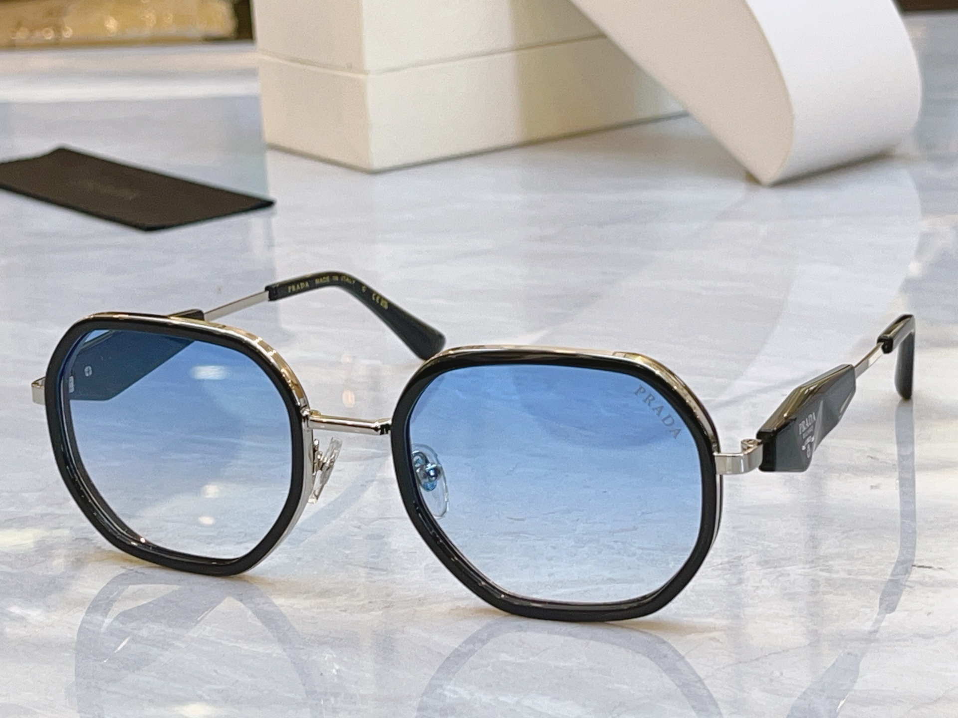 ，【PRAD*】普拉*达新款太阳镜，MODEL：PR 213VS，SIZE：54口22-145