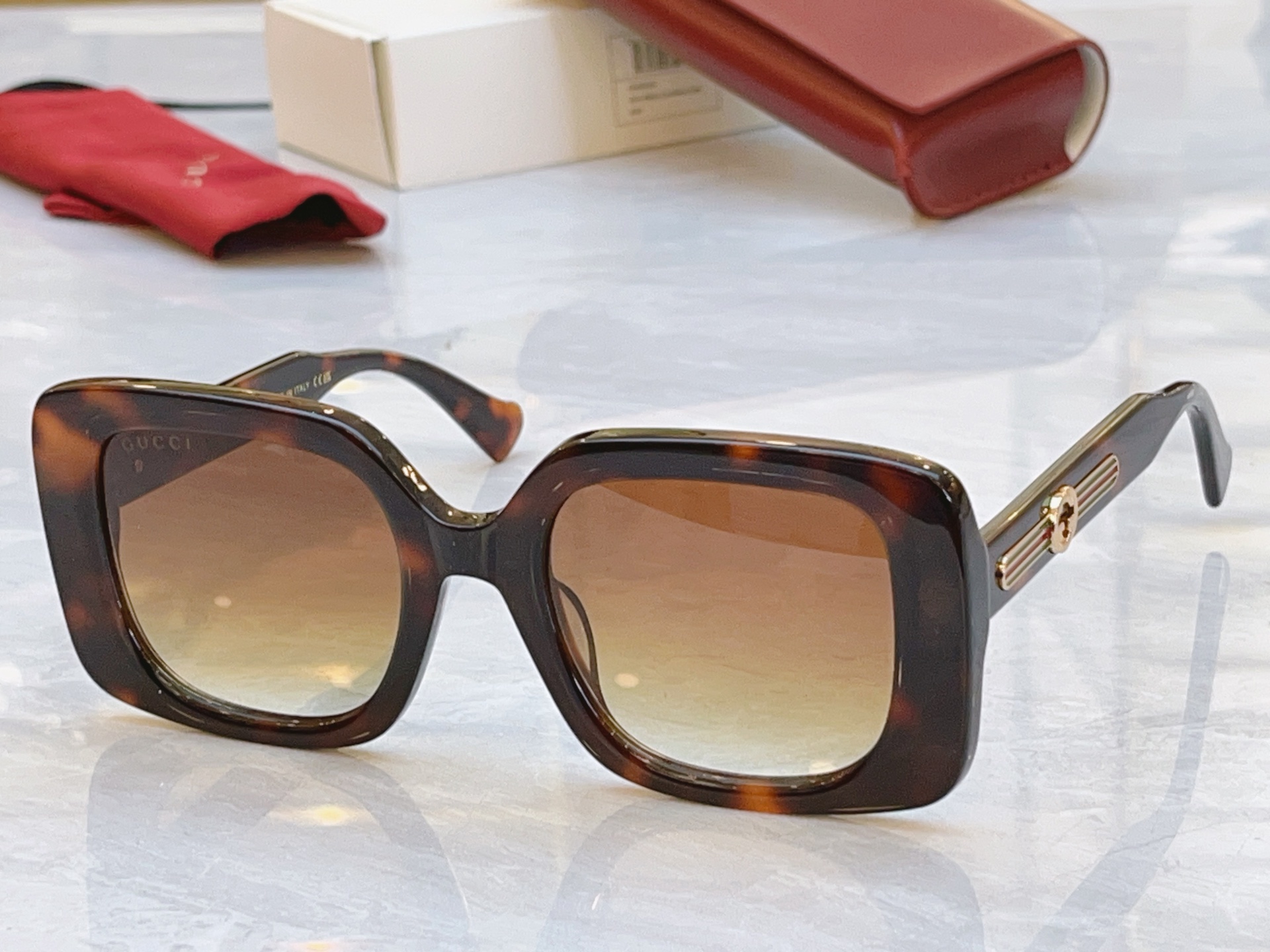 ，【GUCC*】古*驰新款太阳镜，MODEL：GG1557SK，SIZE：54口23-145