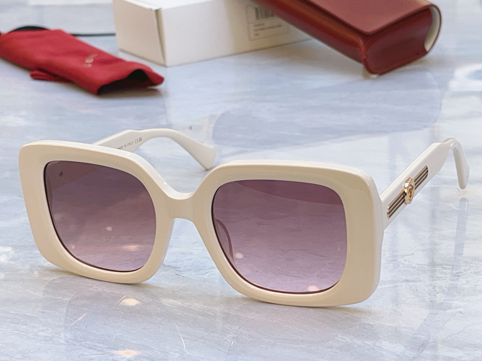 ，【GUCC*】古*驰新款太阳镜，MODEL：GG1557SK，SIZE：54口23-145