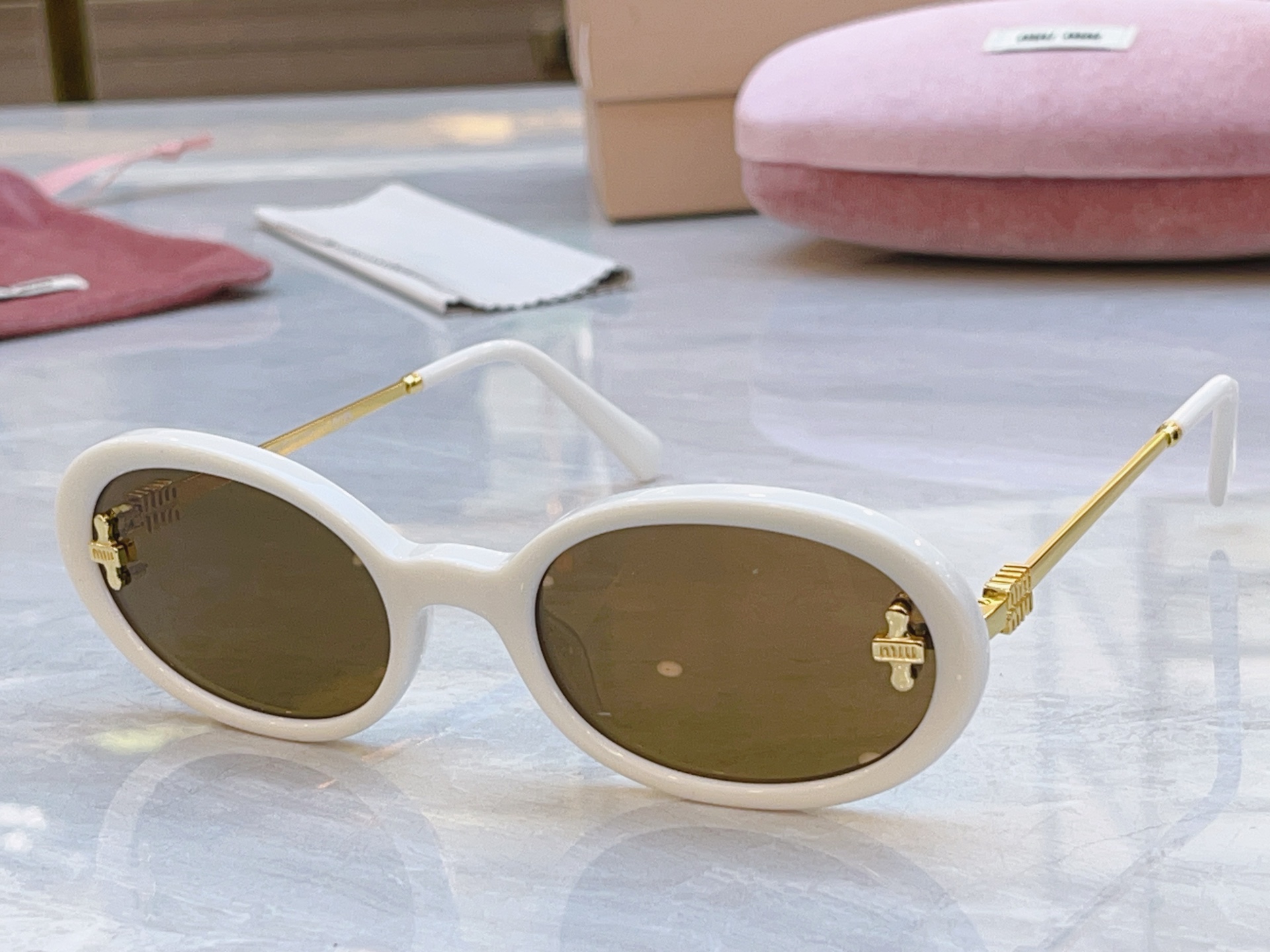 ，【MIUMI*】缪*缪新款太阳镜🕶️，Mod：MU 160AV，SIZE:57口22-142